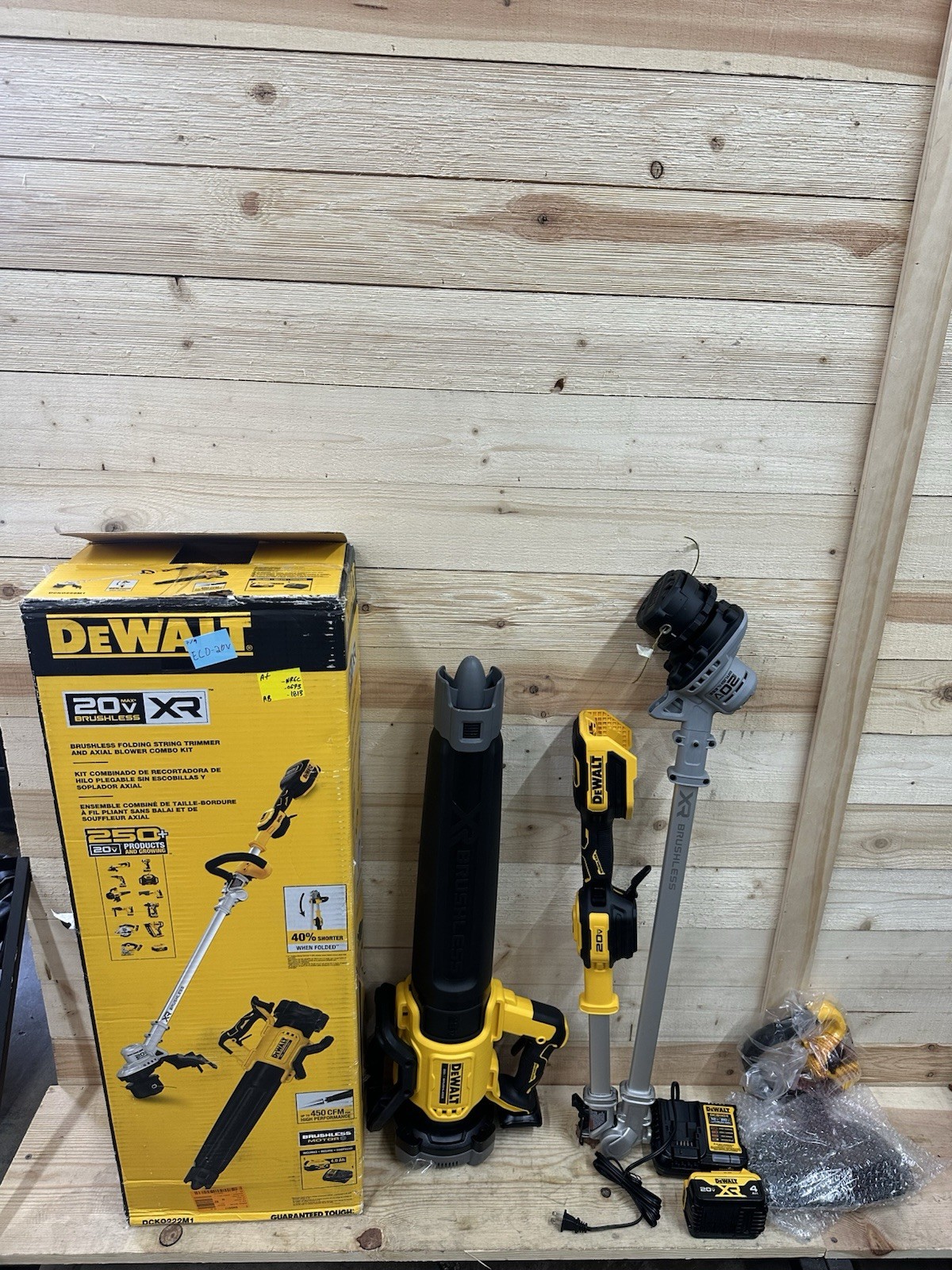 DEWALT 20V  XR 14"  Folding String Trimmer and Blower Kit DCKO222M1 (ECD-20V)