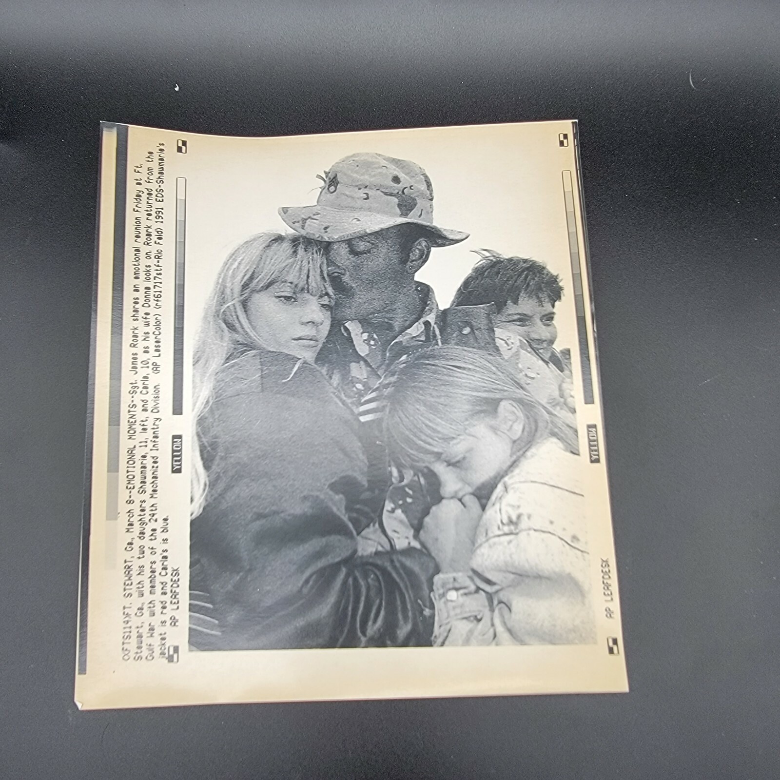 Returning Home AP Leaf Desk Press Photos Gulf War Middle East 1991 Ft Stewart Ga