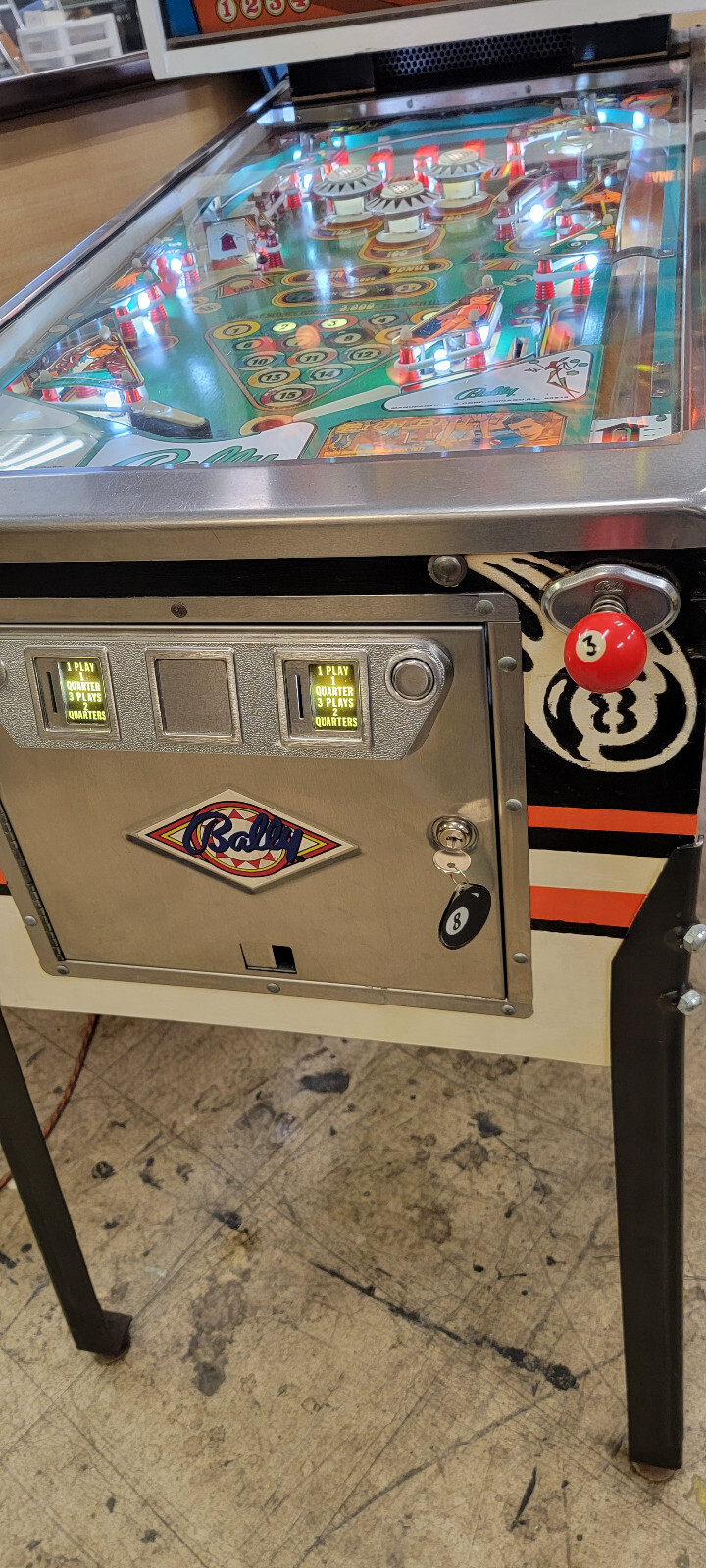 1977 Bally 8 Eight Ball Pinball Machine