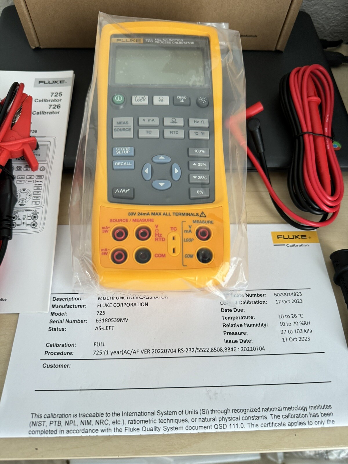 FLUKE 725 Multifunction Process Calibrator W / Leads/ BOX CAL 2023