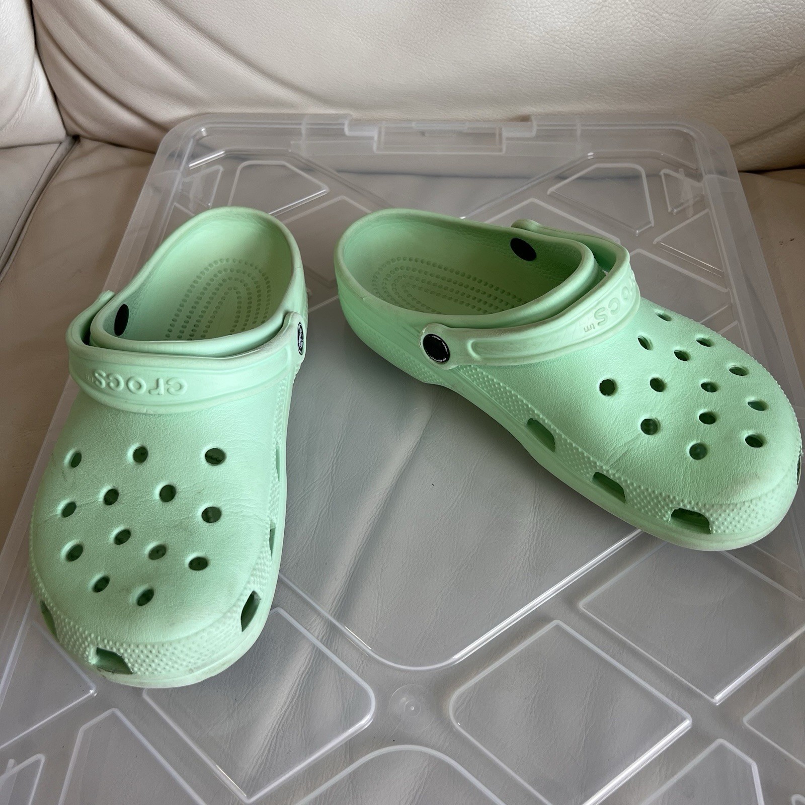 Crocs Classic Clog in Mint Green Size 7M 9W