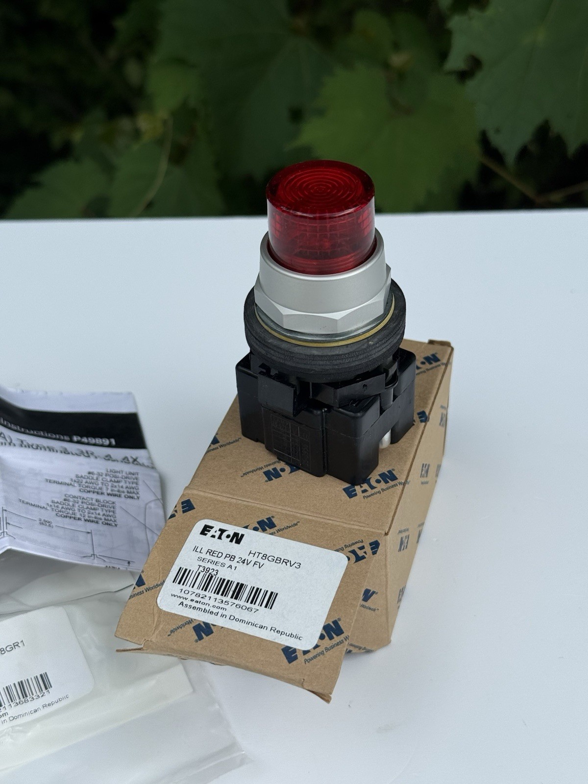 Eaton HT8GBRV3 Illuminated Red Push Button 24V - New