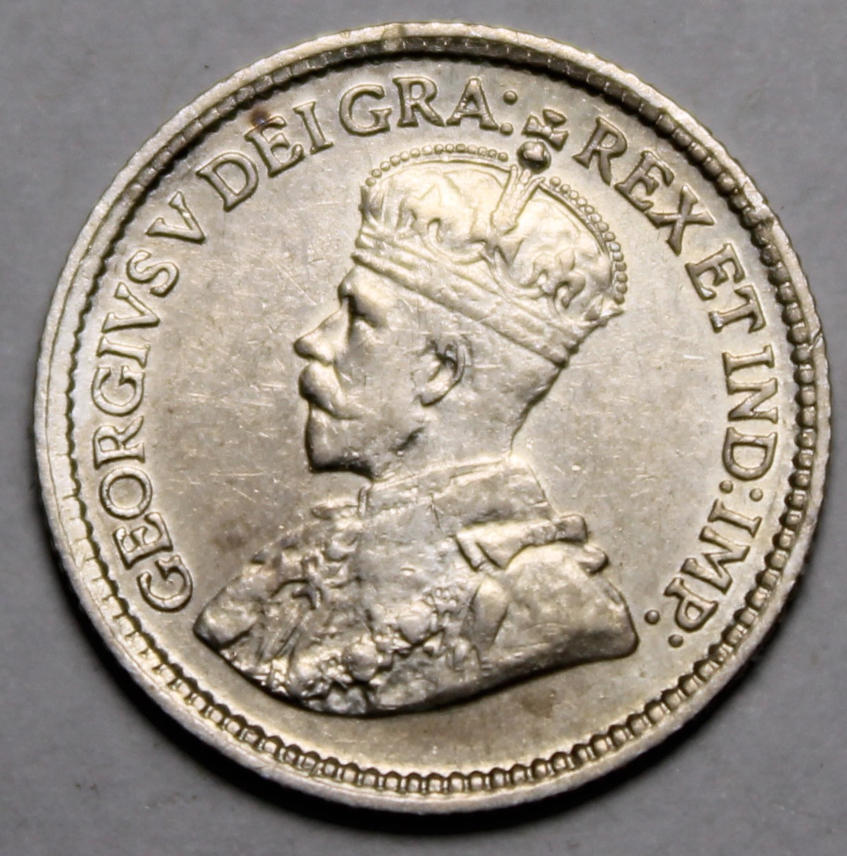 Canada 1915 Silver 5 Cents, Nice Grade, Key Date KGV (C715)