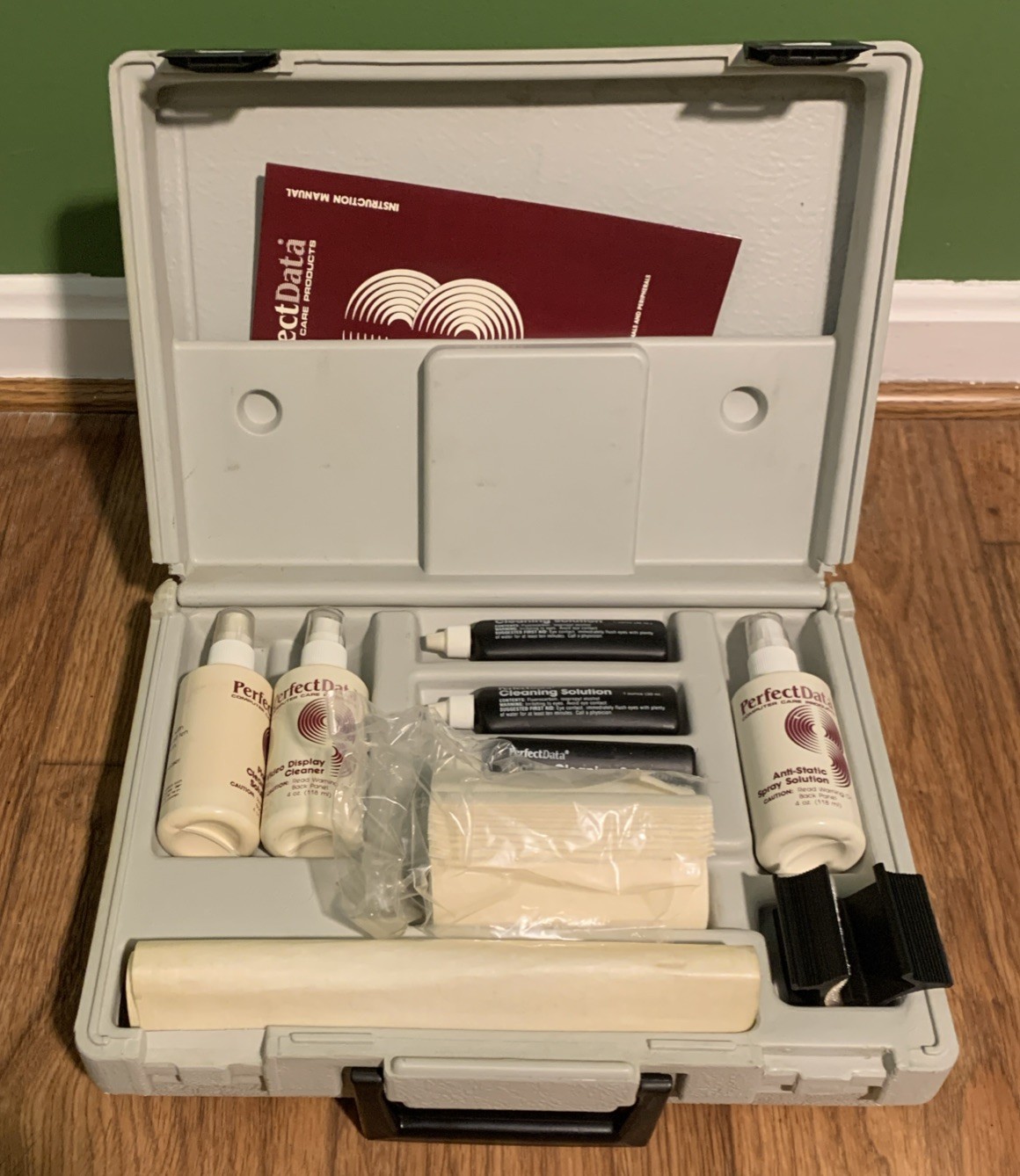 Vintage PerfectData Computer Cleaning System Kit With Carrying Case