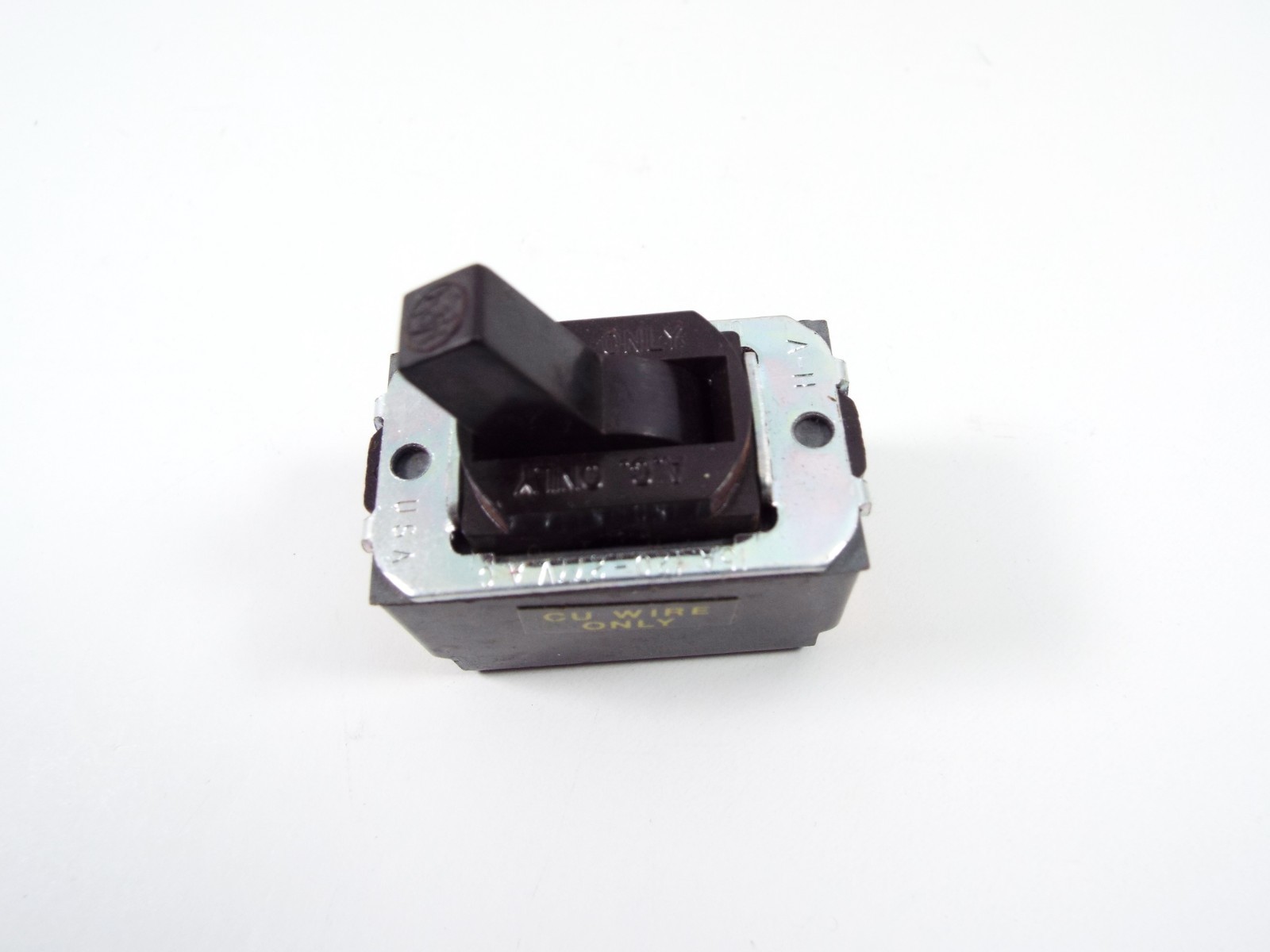 Brown CROUSE-HINES QST3 AC Three-Way Toggle Switch