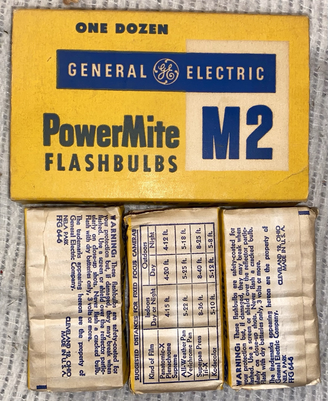 VINTAGE GENERAL ELECTRIC POWERMITE M2 FLASH BULBS - 9 BULBS