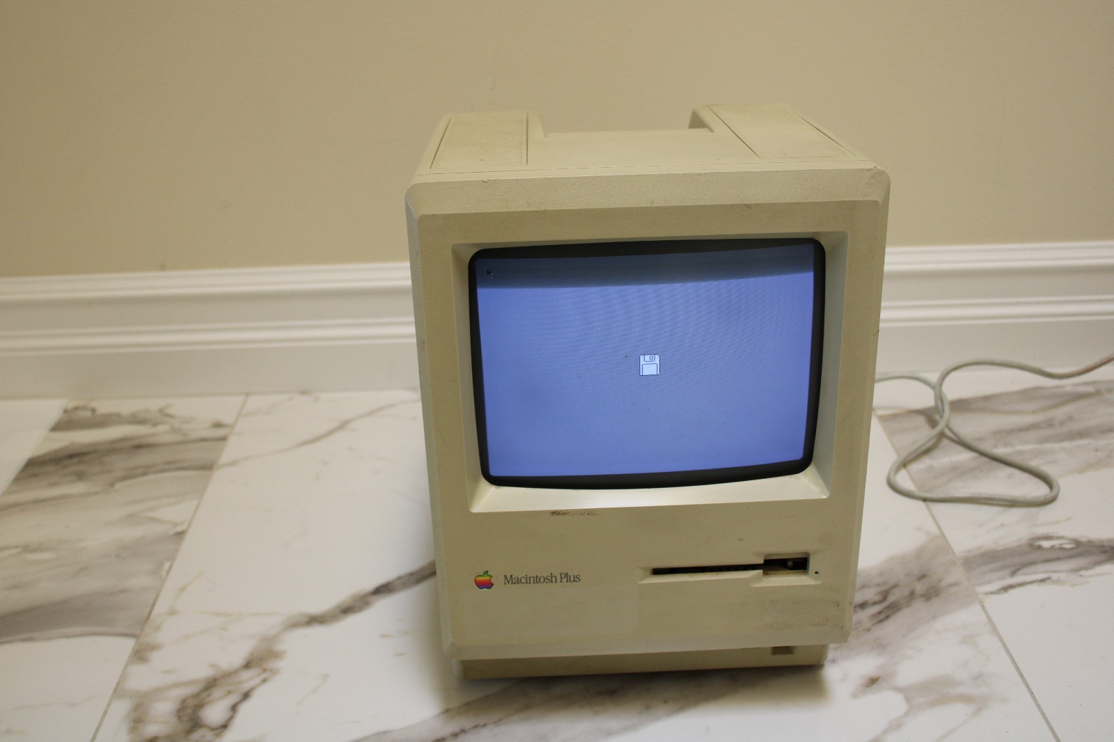 Vintage Apple Macintosh Plus Computer M0001A with POWER CORD "READ"