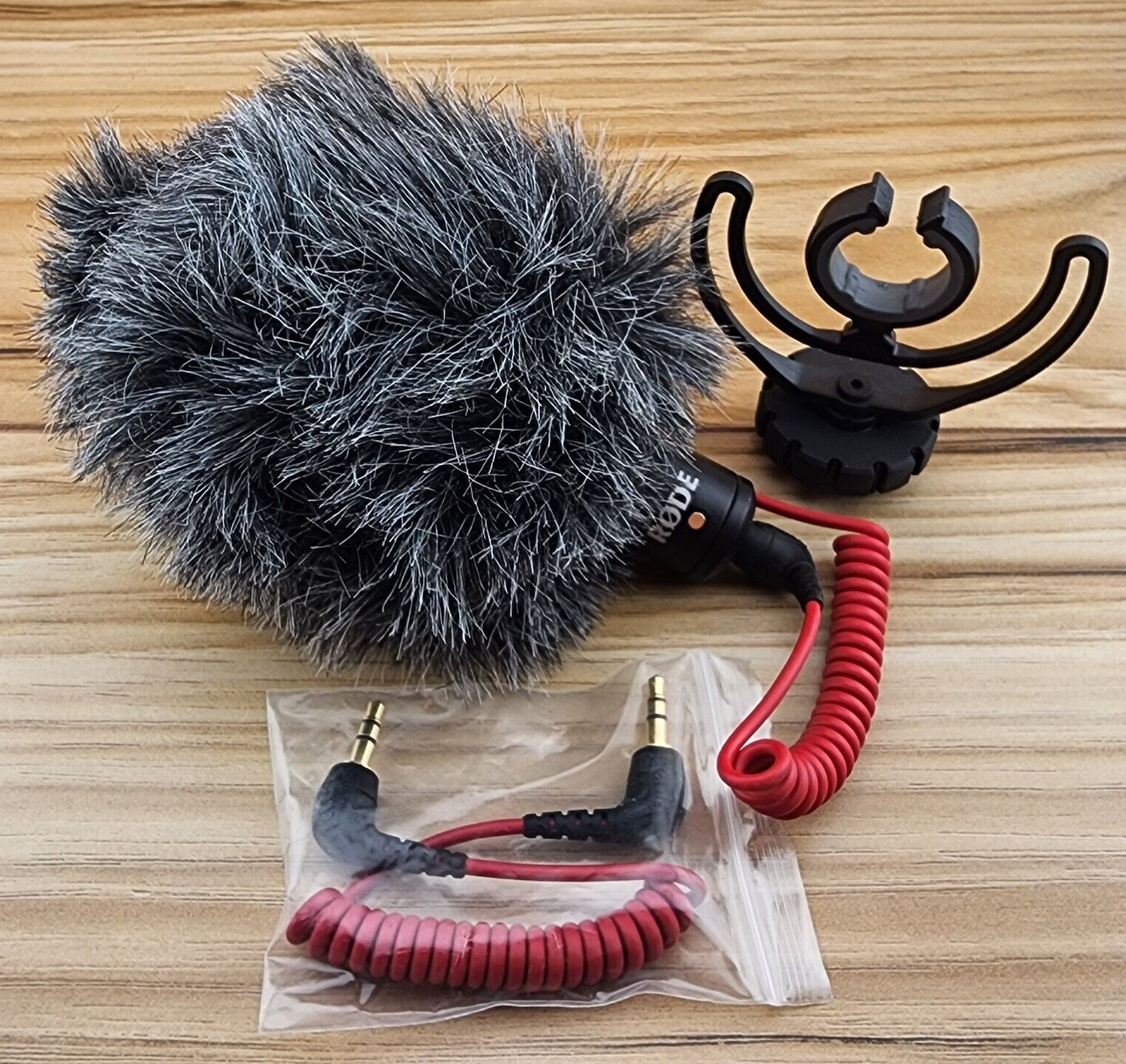 Rode Videomicro Compact On-Camera Microphone + WS9 Wind Shield + Shock Mount