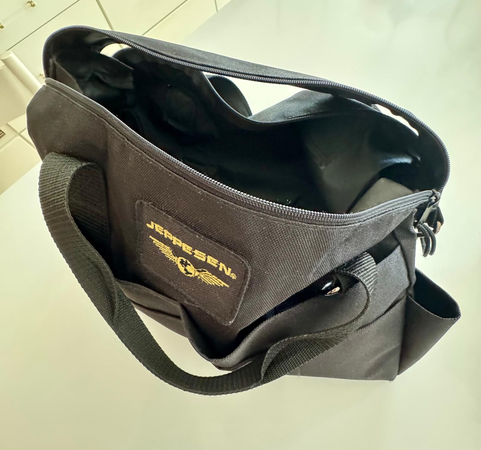 Jeppesen Flight  Duffle Bag/ Student Flight Bag Black - Looks New