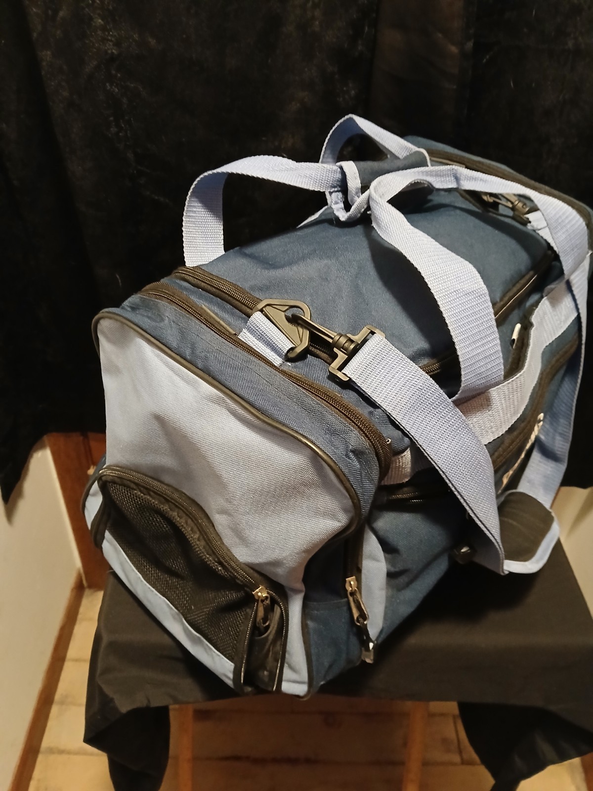 🛑Spalding Blue Duffle Sports Bag With Zipper Pockets 18x10x10"🛑#K
