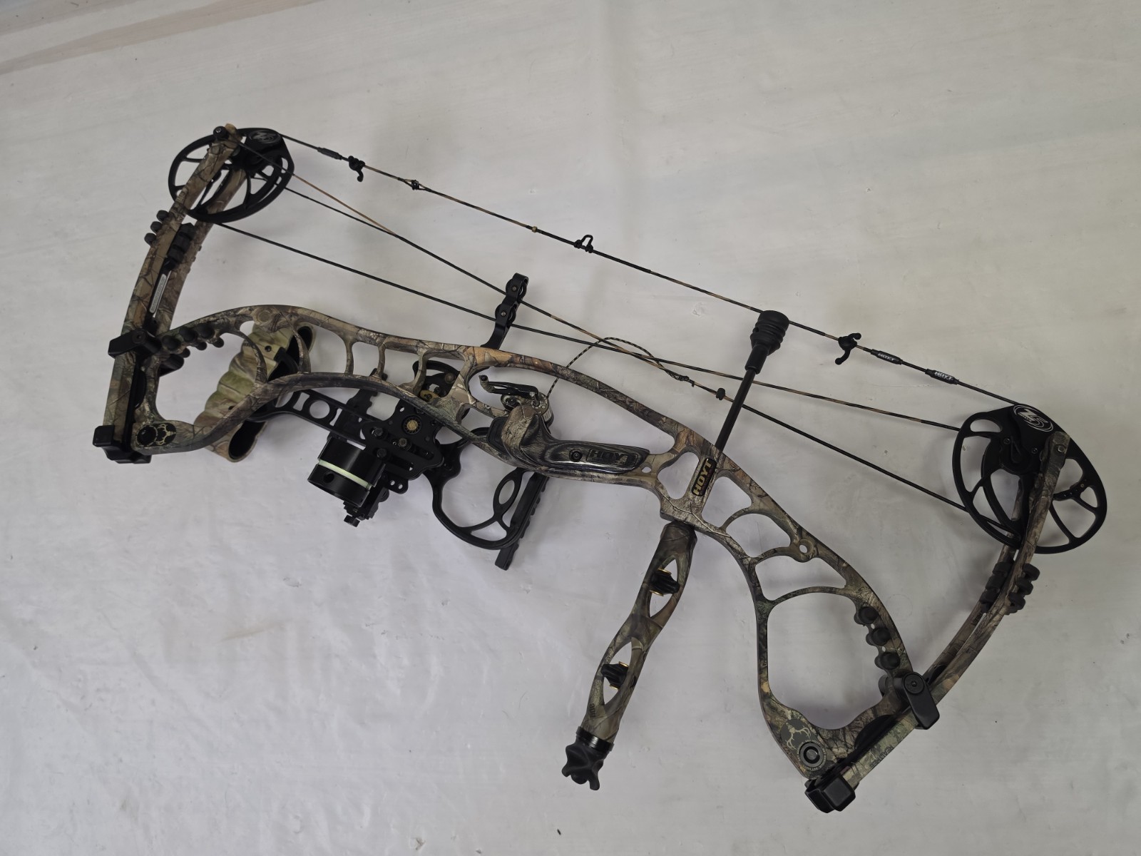 Hoyt Faktor 30 Package 60 - 70lbs/28.5"/Realtree