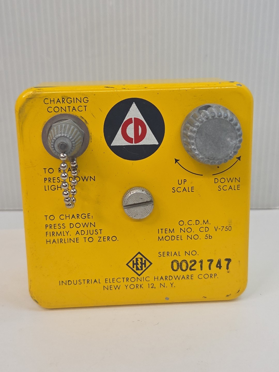 Vintage Civil Defense CD V-750 Radiation Dosimeter Industrial Electronic