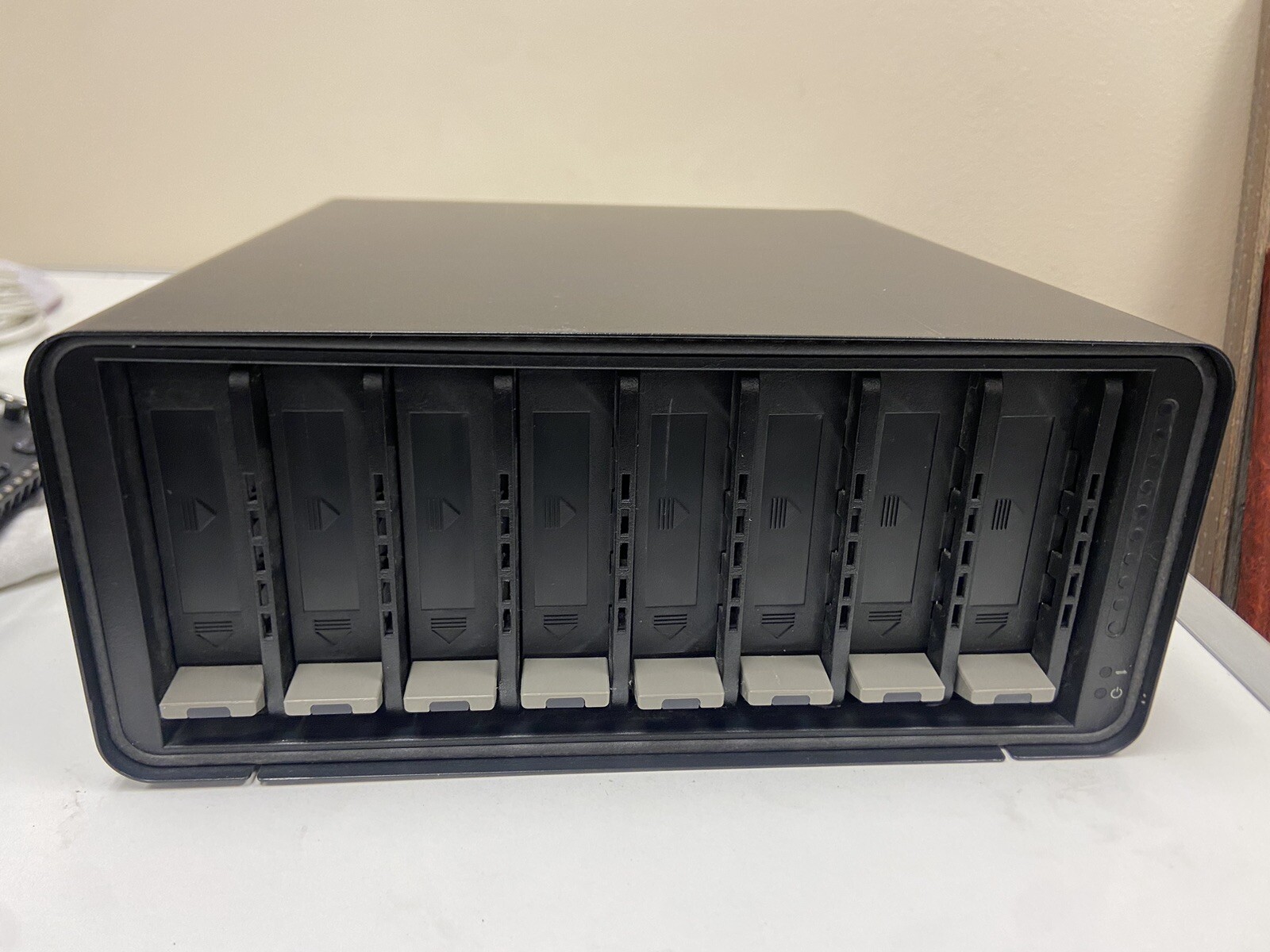 Data Robotics DROBO DRPR1-A Storage Array No Hard Drives - AS IS