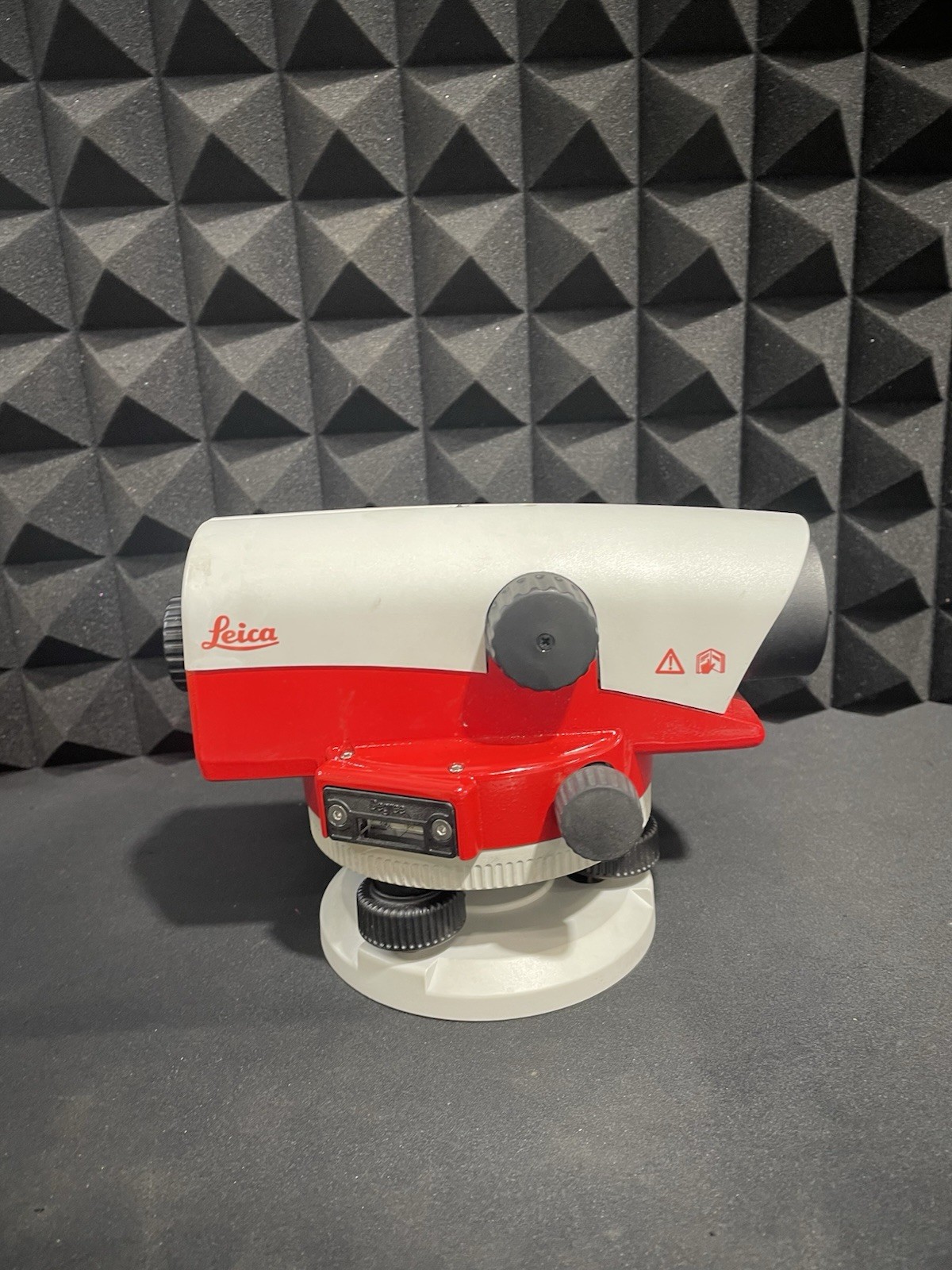 Leica NA724 Auto Level Surveying Optical Level Kit w/ Hard Case