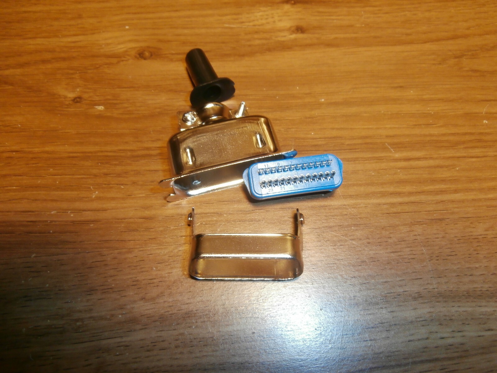 24 PIN CENTRONICS MALE CABLE MOUNT CONNECTOR,SOLDER,W/METAL COVER,57-30240,NEW