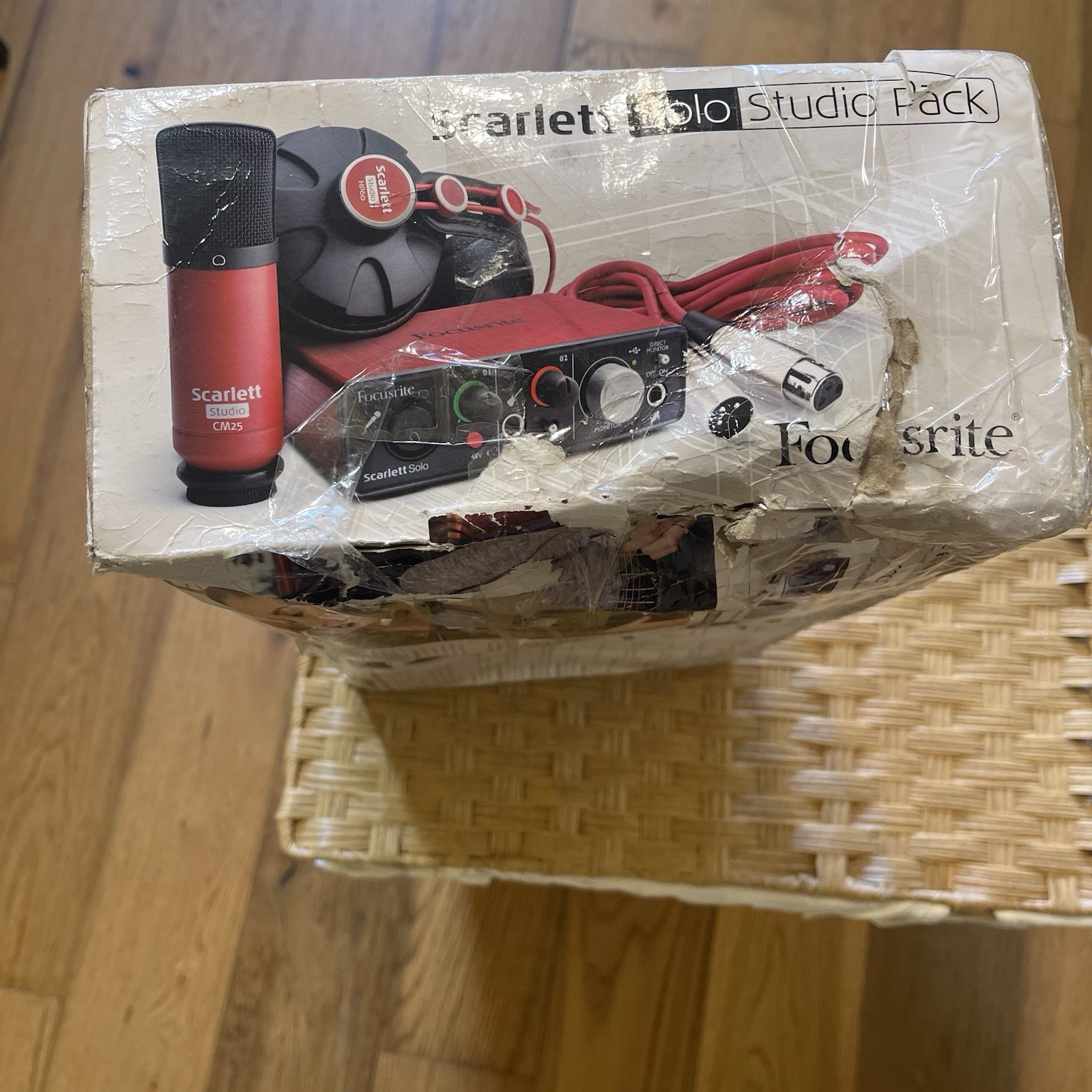 e Scarlett Solo Studio 3rd Gen - Interface + CM25 MkIII Mic + XLR Cable -