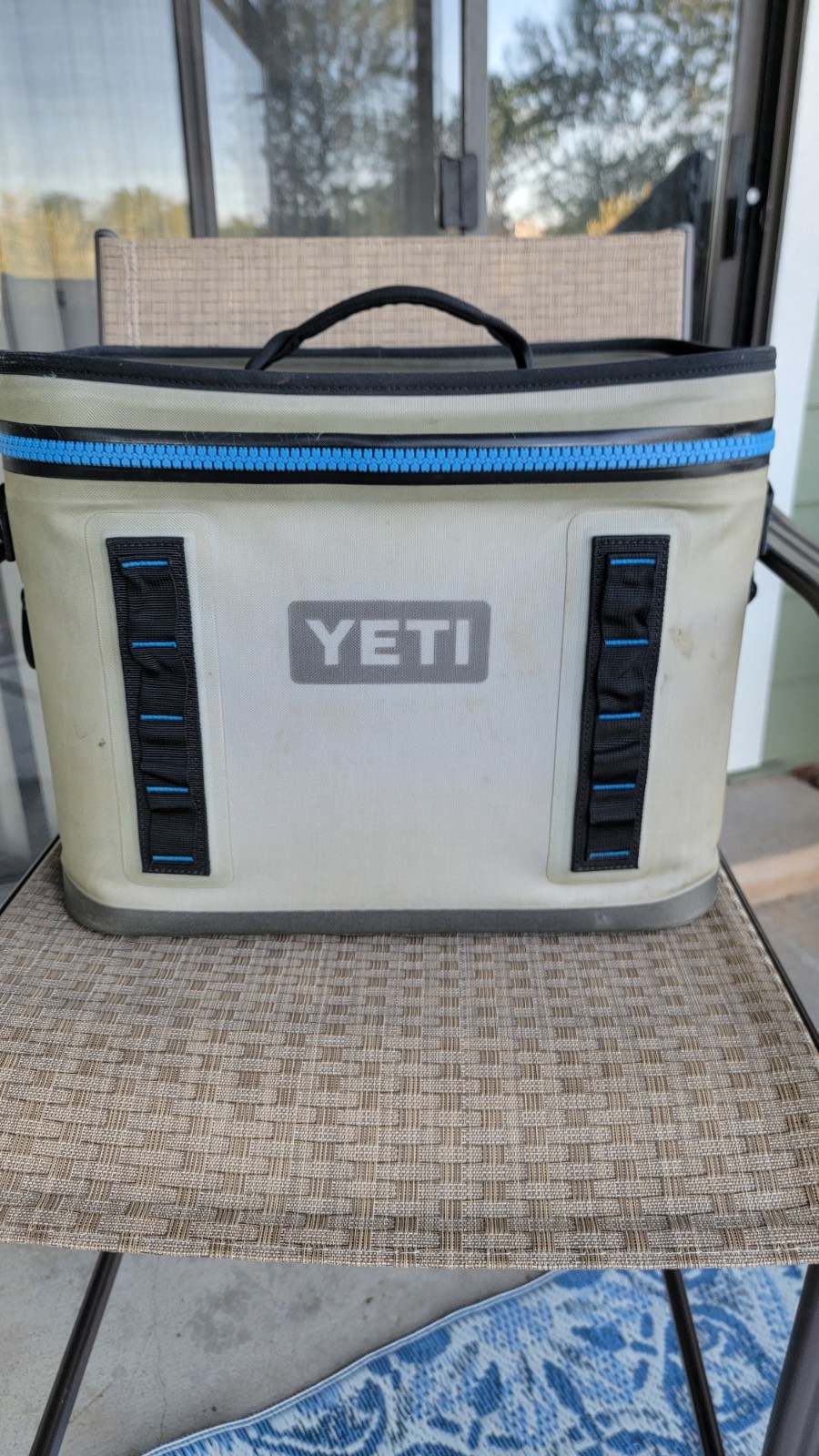 YETI Hopper Flip 18 qt Cooler Bag Gray/Black/Blue Used/Stains