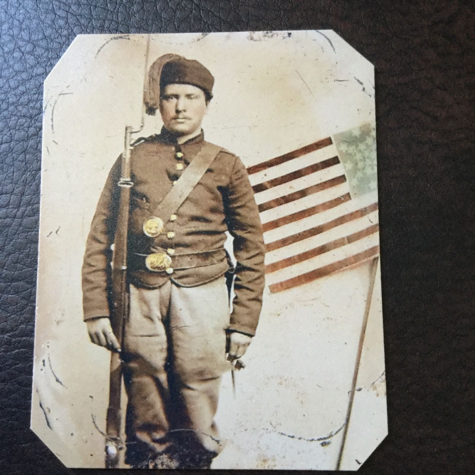Civil War Military  UNIDENTIFIED UNION SOLDIER with MUSKET tintype C746RP