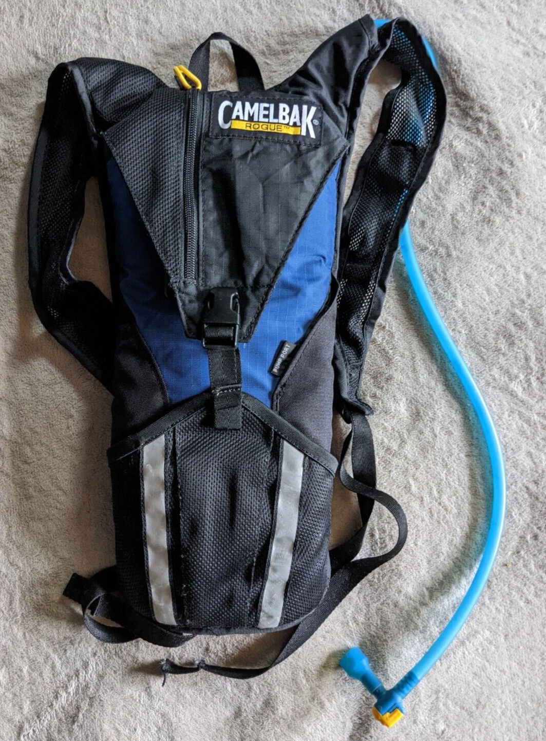 CAMELBAK Rogue Hydration Backpack 2.0 Liter 70 oz Reservoir Black Gray Blue