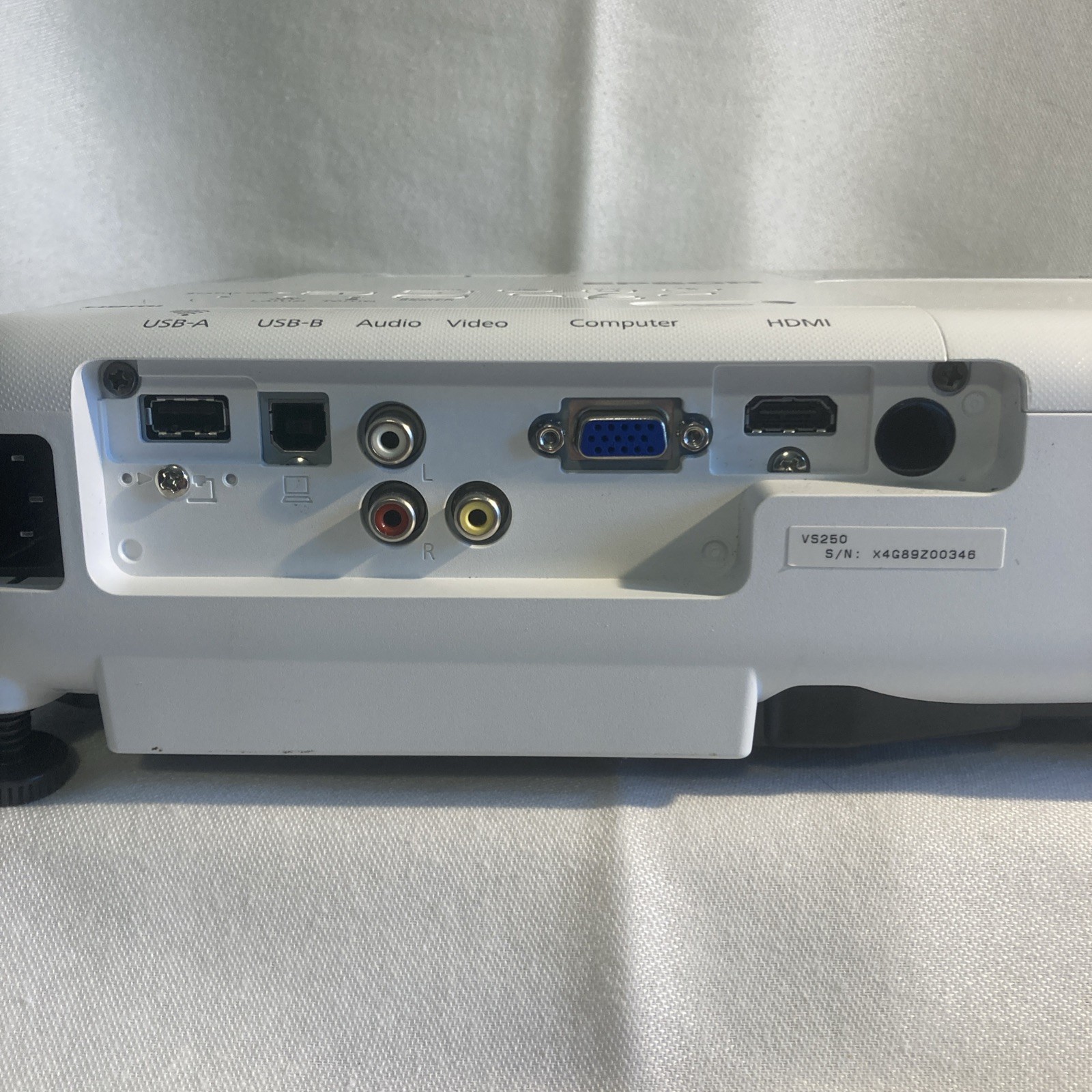 EPSON VS 250 3LCD Portable Projector 3200 Lumens HDMI
