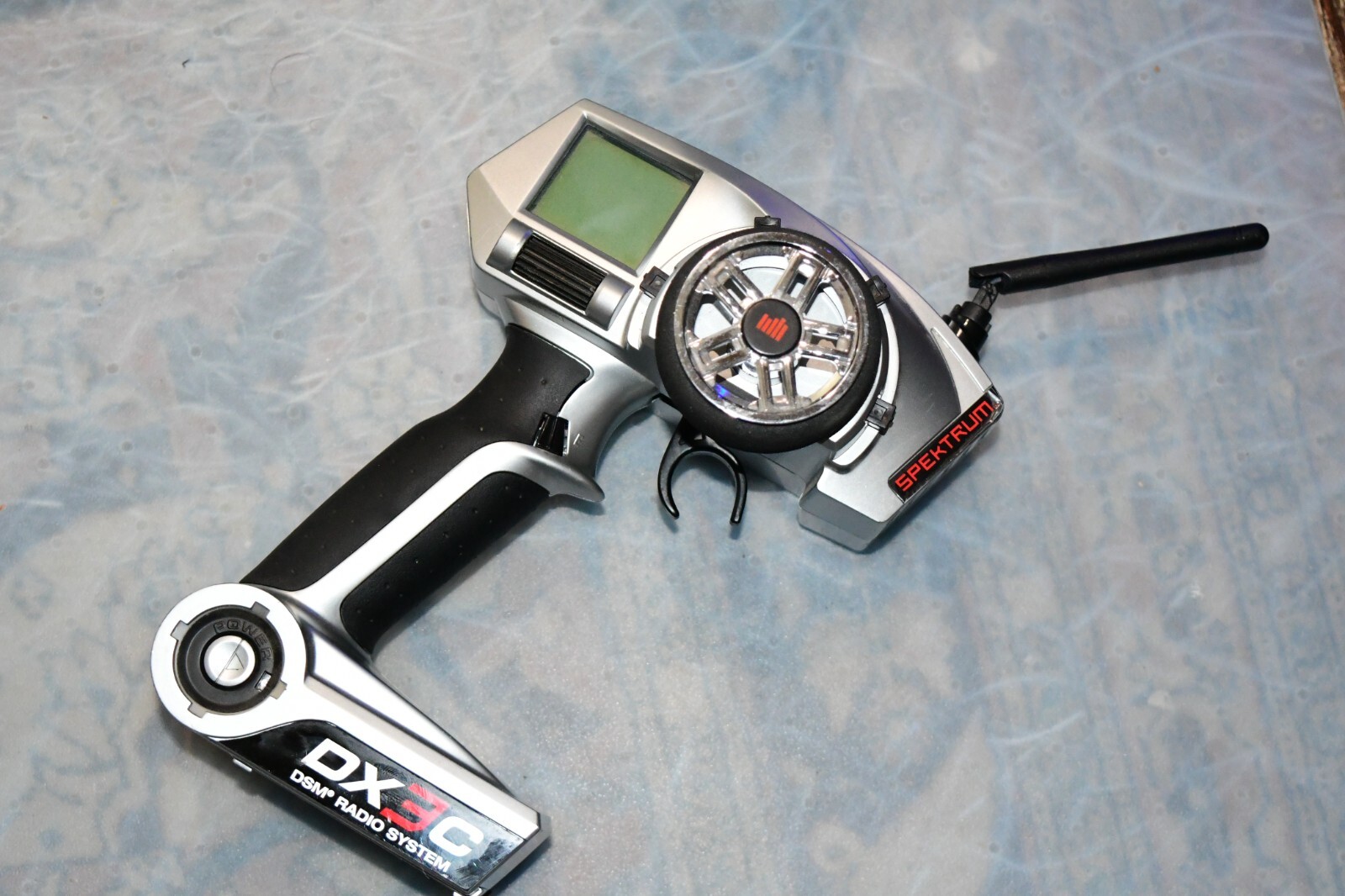 Spektrum DX3C DSM 2.4Ghz 3-Channel Radio Transmitter with broken antenna 2k