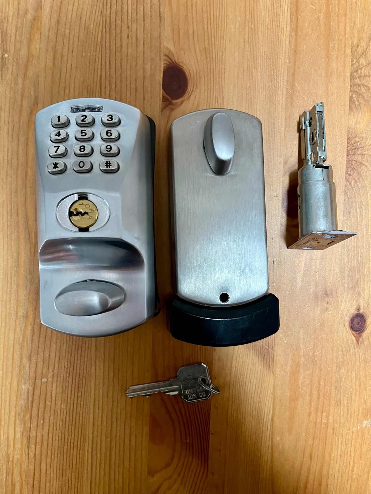 Rental smart lock: Oracode 480i Deadbolt keyless lock/OraCode Smart Controller