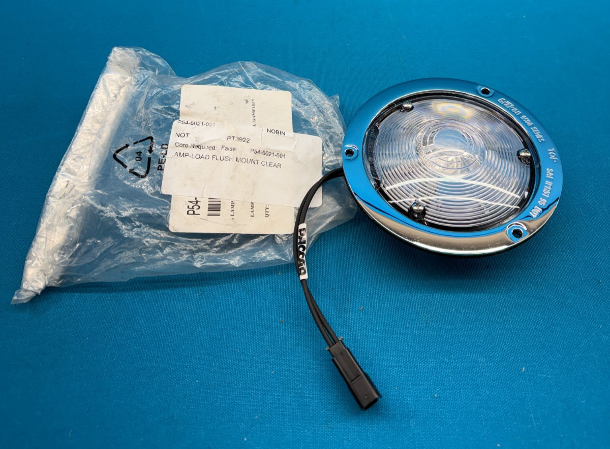 Paccar P54-6021-001 Clear Flush Mount Load Utility Lamp