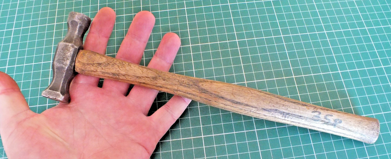 VINTAGE HAMMER COBBLER TACK PIN LEATHER WORK CRAFT JEWELLER