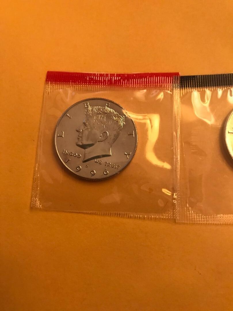 1996 P+D KENNEDY HALF UNCIRCULATED STILL IN MINT CELLO L@@K