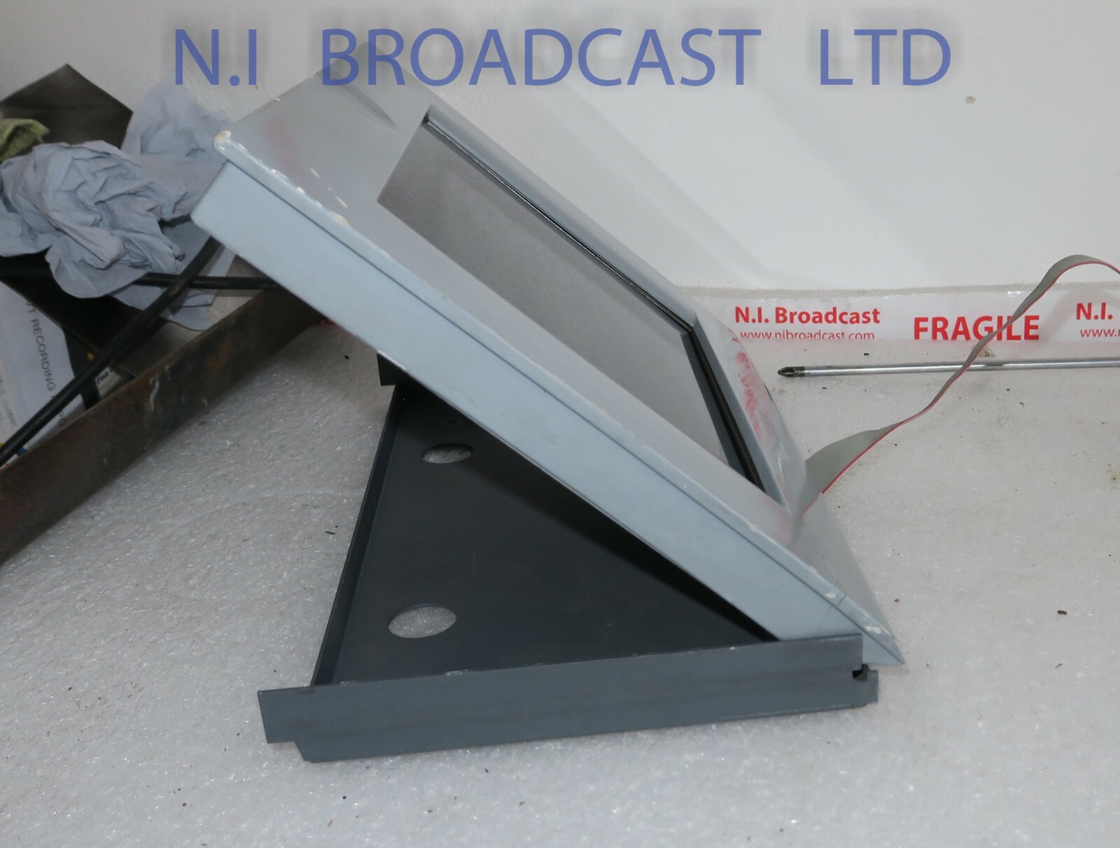 1x  Stagetec Cantus LCD sccreen small crack on 1 corner plastic