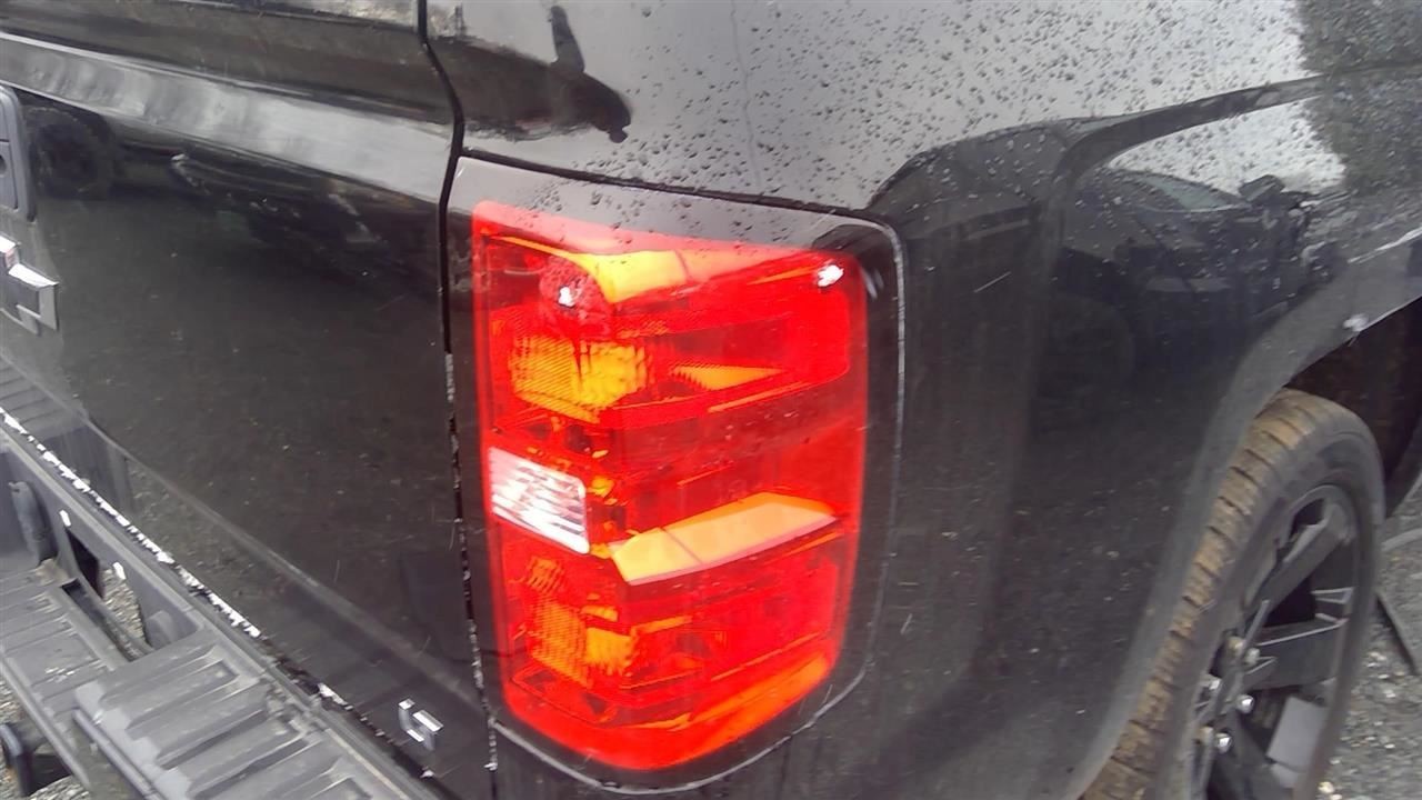 (LOCAL PICKUP ONLY) SILVRDO15 2017 Air Shutter 2126402