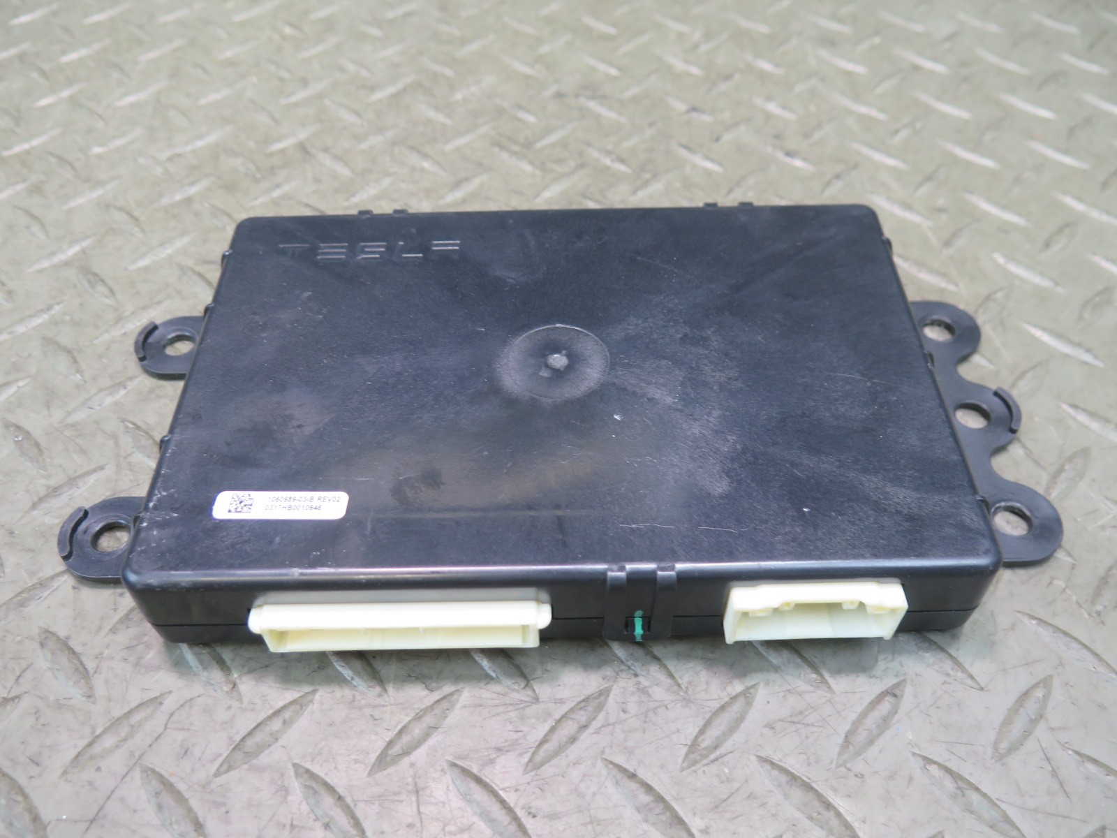 2016-2019 TESLA MODEL S 75D AIR SUSPENSION CONTROL MODULE UNIT