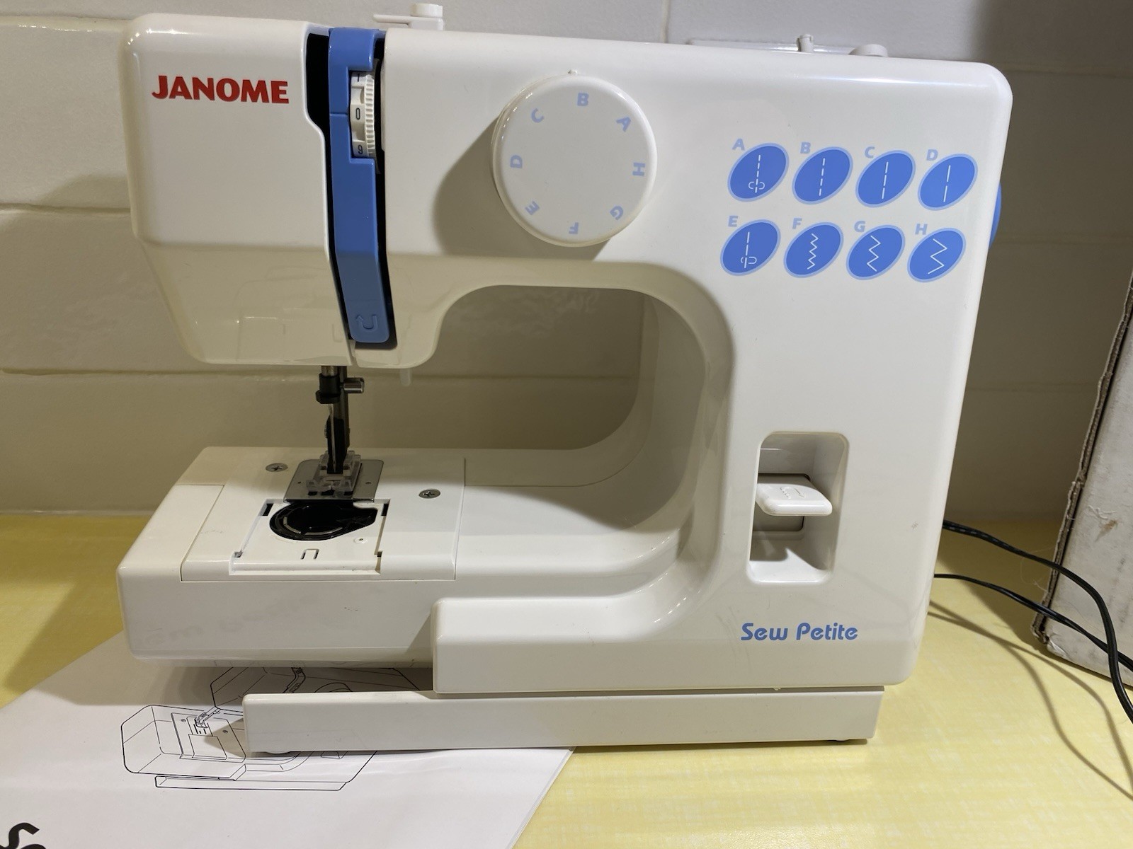 Janome Sew Mini PETITE Sewing Machine 525 With Manual Boxed -Missing Bobbin