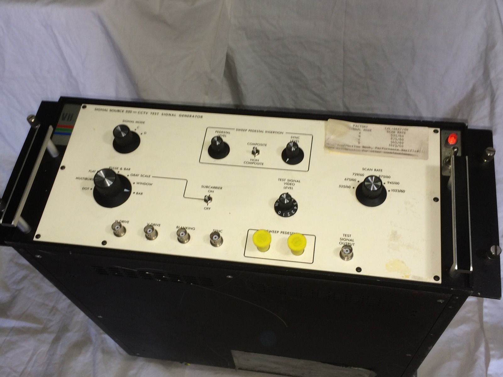 Vii SIGNAL SOURCE 520 CCTV TEST SIGNAL GENERATOR OUTPUT PULSE BAR SWEEP F SERIES
