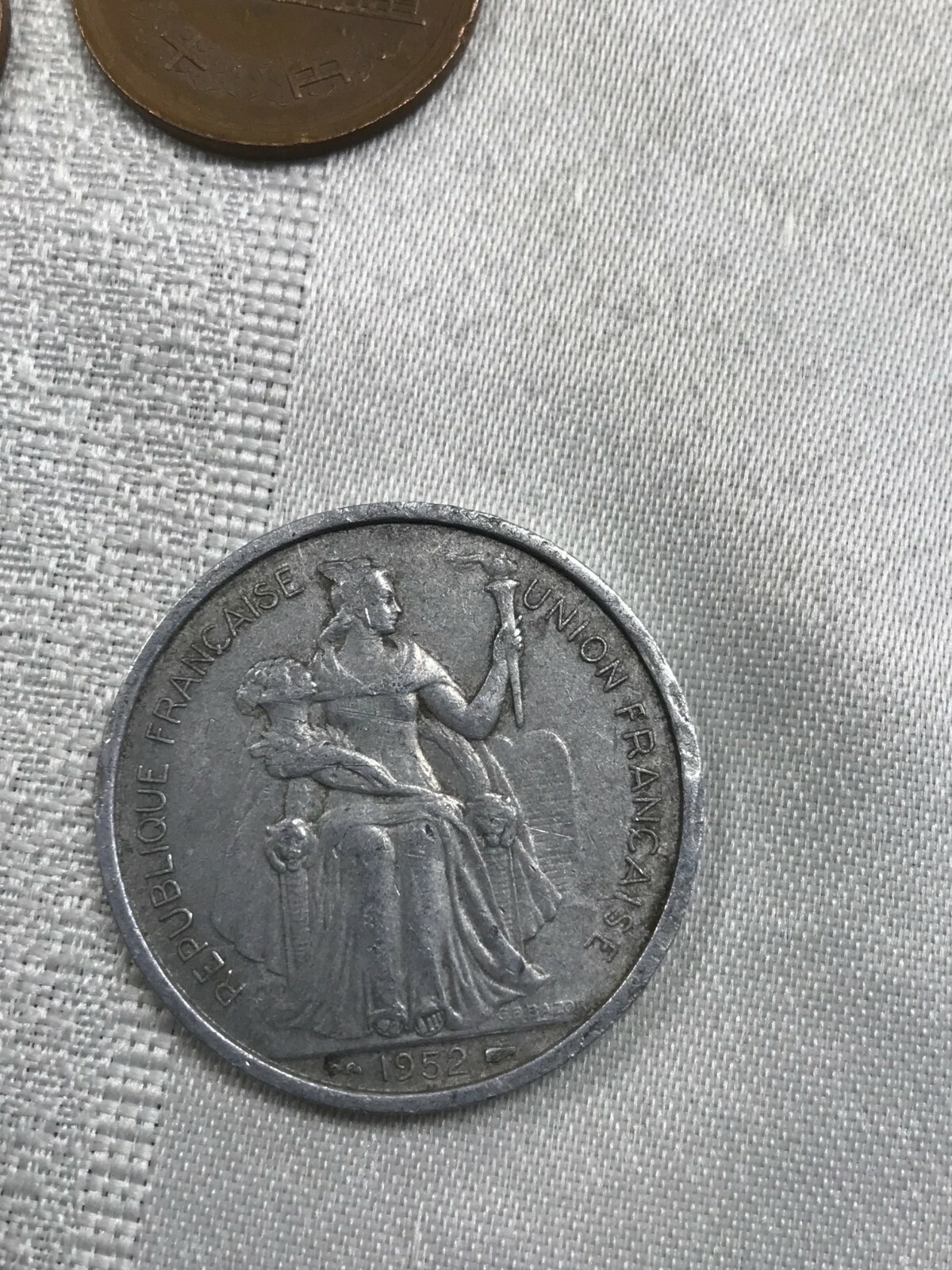 Republique Francaise 1952 5 f  Francs Coin  French Polynesia