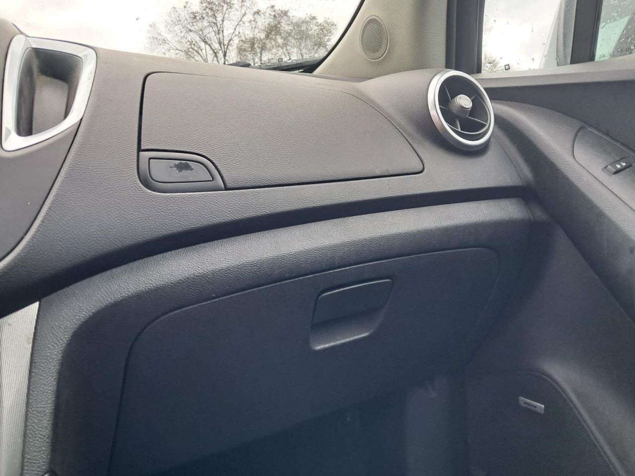 TRAX      2015 Glove Box 4845417