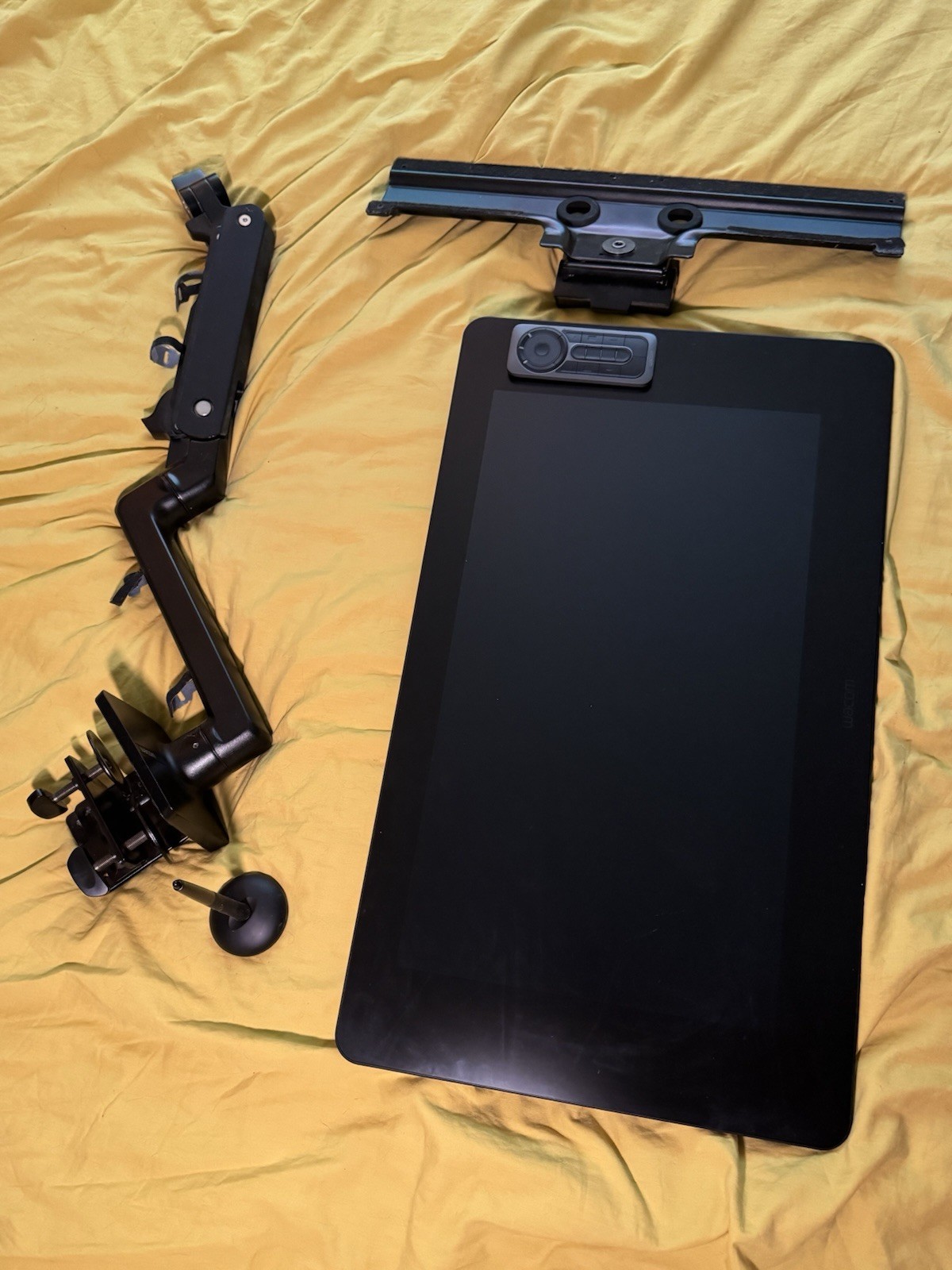 Wacom Cintiq Pro 24 Creative Pen Display 4K UHD DTH2420K0 W Flex Arm+Remote+pen