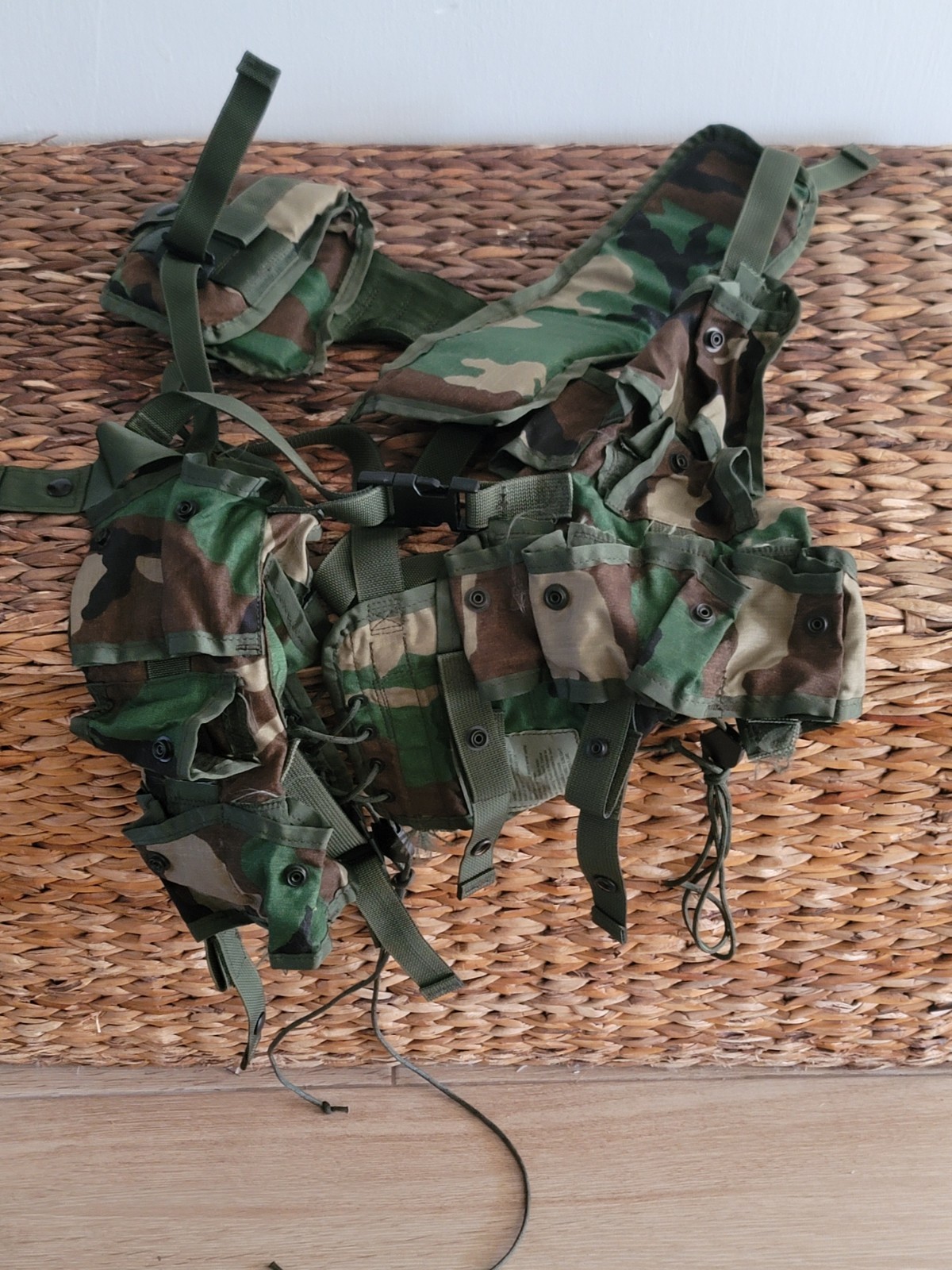 USGI Military 40-MM Grenade Carrier Load Bearing Vest LBV Woodland Camo MINT