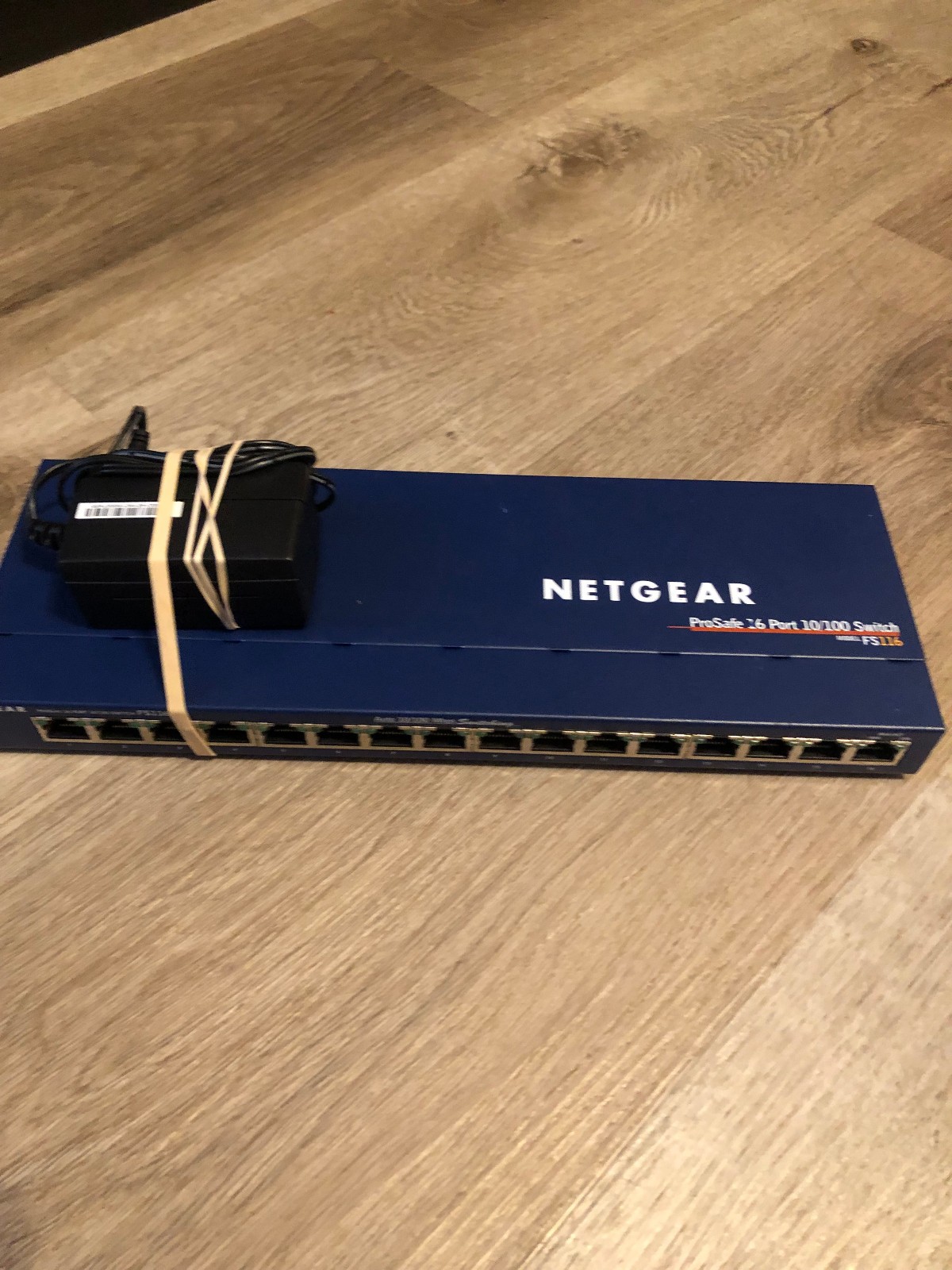 Netgear ProSafe FS116 16-Port 10/100 Ethernet Desktop PC Switch w/ Power Supply