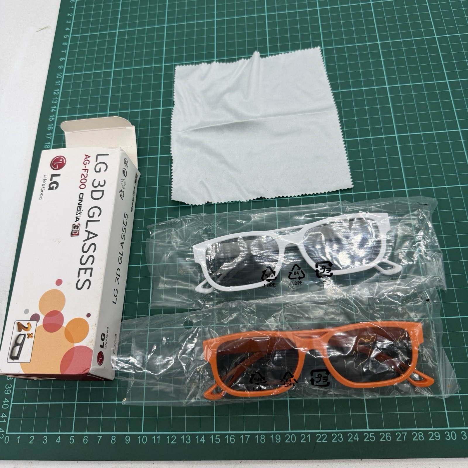 AG-F200 LG 3D TV Glasses 2 Pairs Cinema Brand New NOS