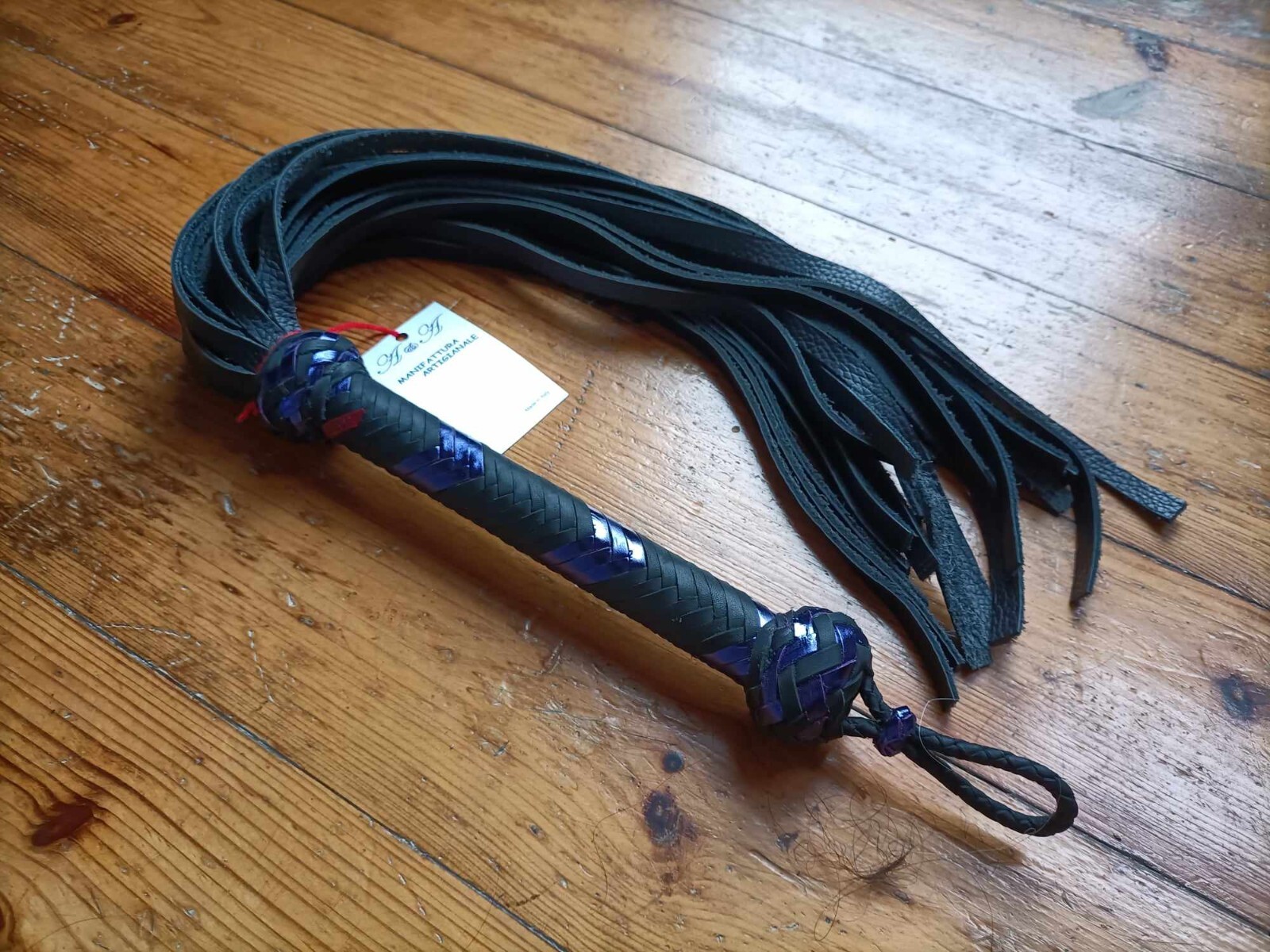 Flogger ITALIAN Cowhide High-Quality Handcrafted BDSM