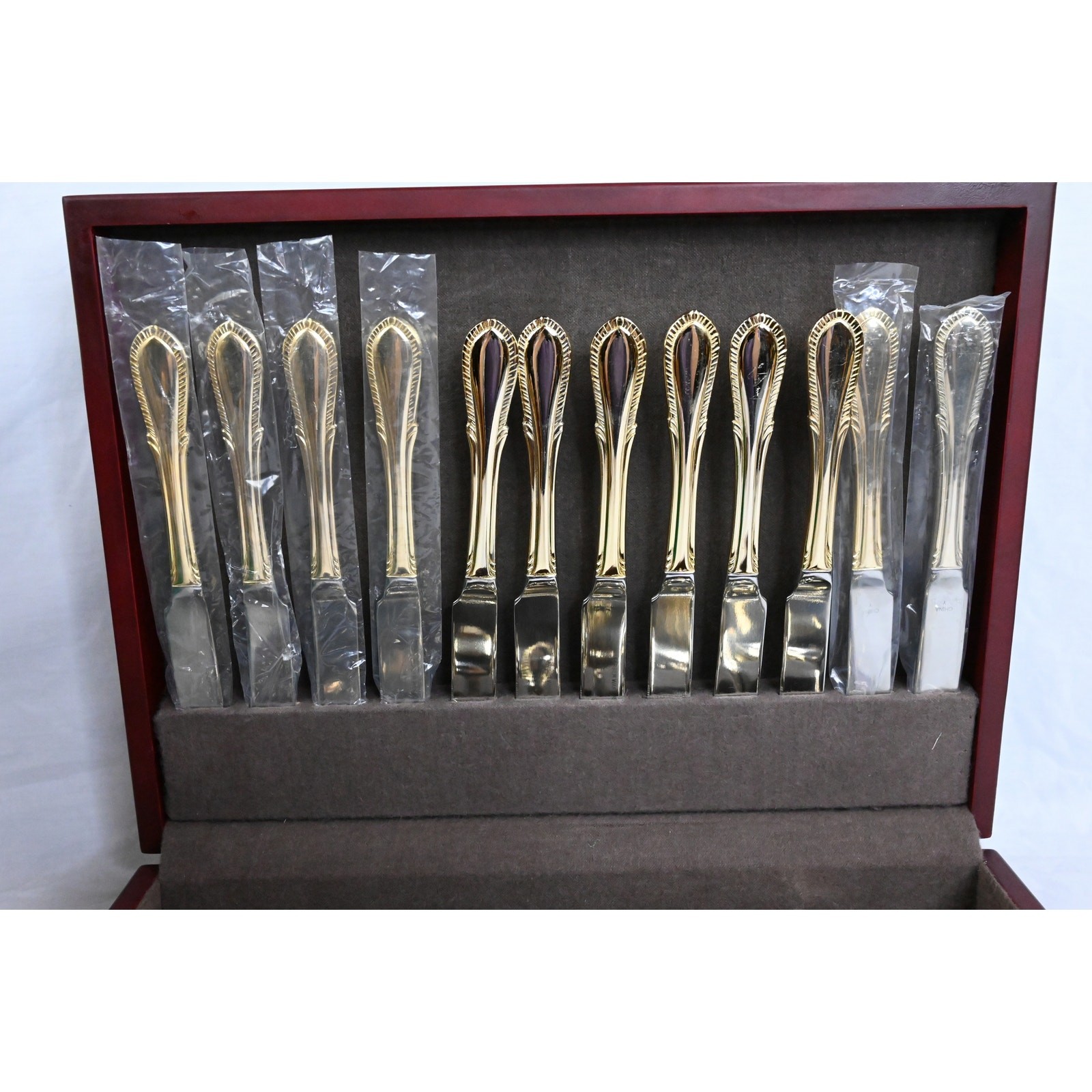Farberware BREEZE GOLD Pattern Gold Electroplate 64 PC Flatware Set w/ Box