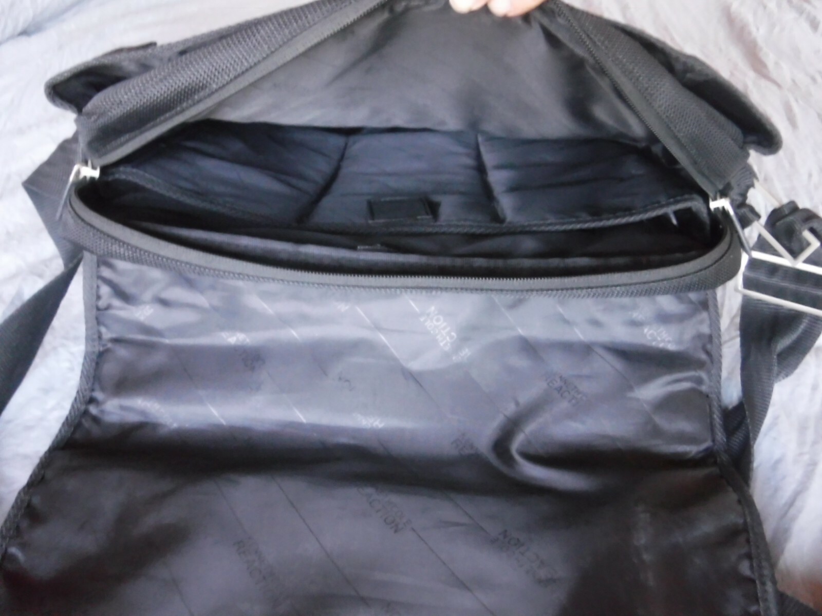 Kenneth Cole 14 Inch Black Computer Bag Shoulder Bag