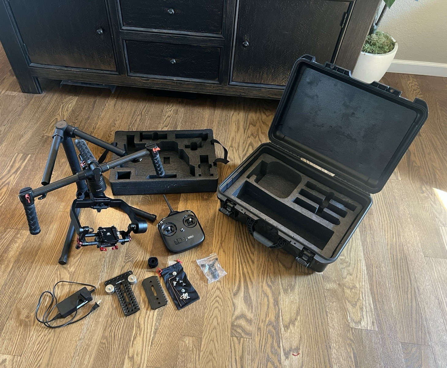 DJI Ronin-M  Gimbal Kit w/ Remote Case, Cinnemilled plate —Tested