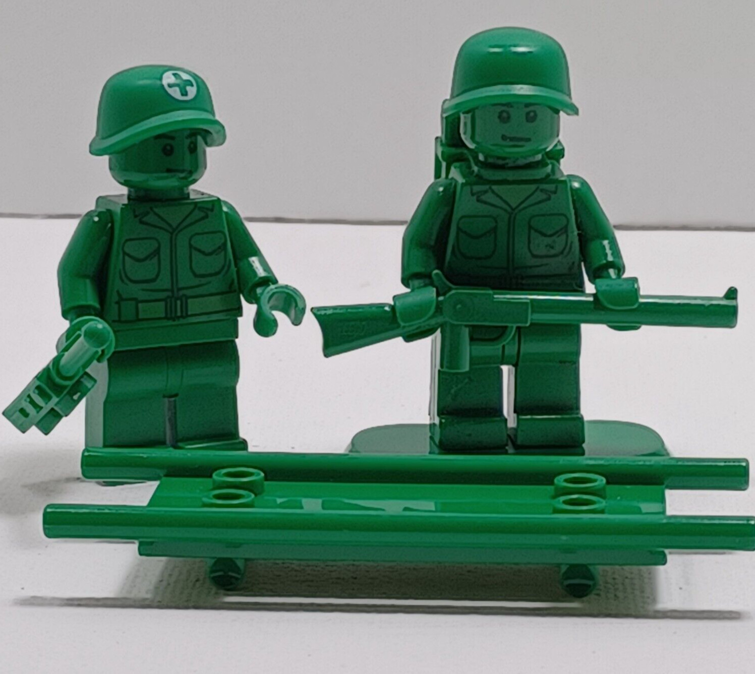 LEGO Toy Story GREEN ARMY Men MEDIC & Other MINIFIGURE SOLDIER plus Accessories