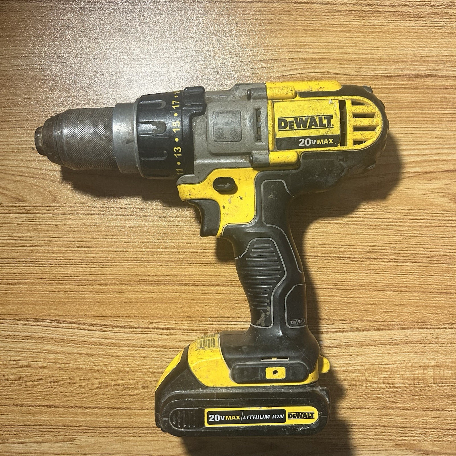 DeWALT DCD985BR 20V Li-Ion Cordless hammer Drill - With battery no charger