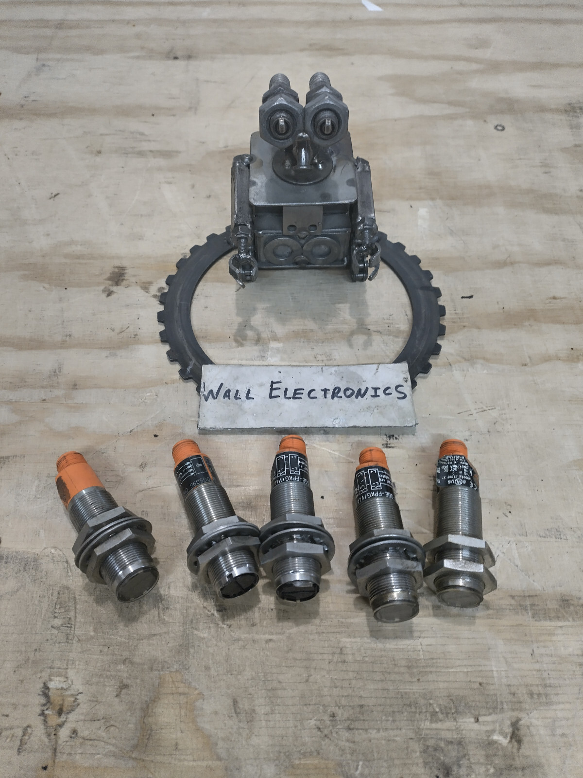 IFM OG5096 Efector OGE-FPKG/V4A/US Proximity Sensors =Used= Lot of 5 = Read Desc