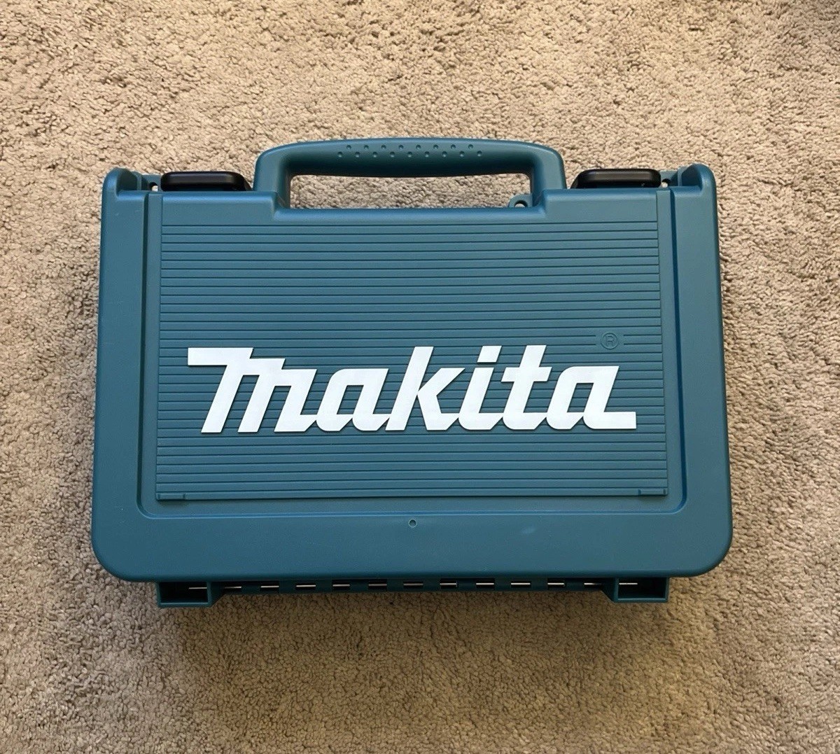 Very Nice Makita DF012DSE 7.2v Cordless Driver Drill Hard Case And FREE SHIPPING