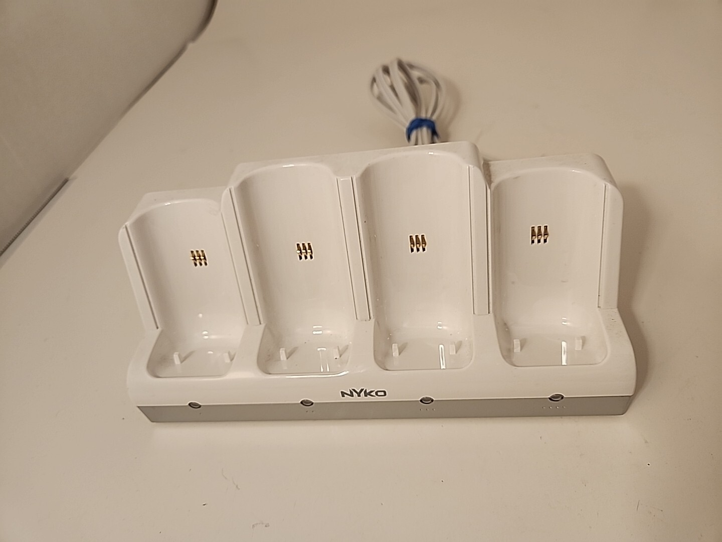 Nyko Nintendo Wii Charging Station 4 Slot Remote Charging Dock White Tested