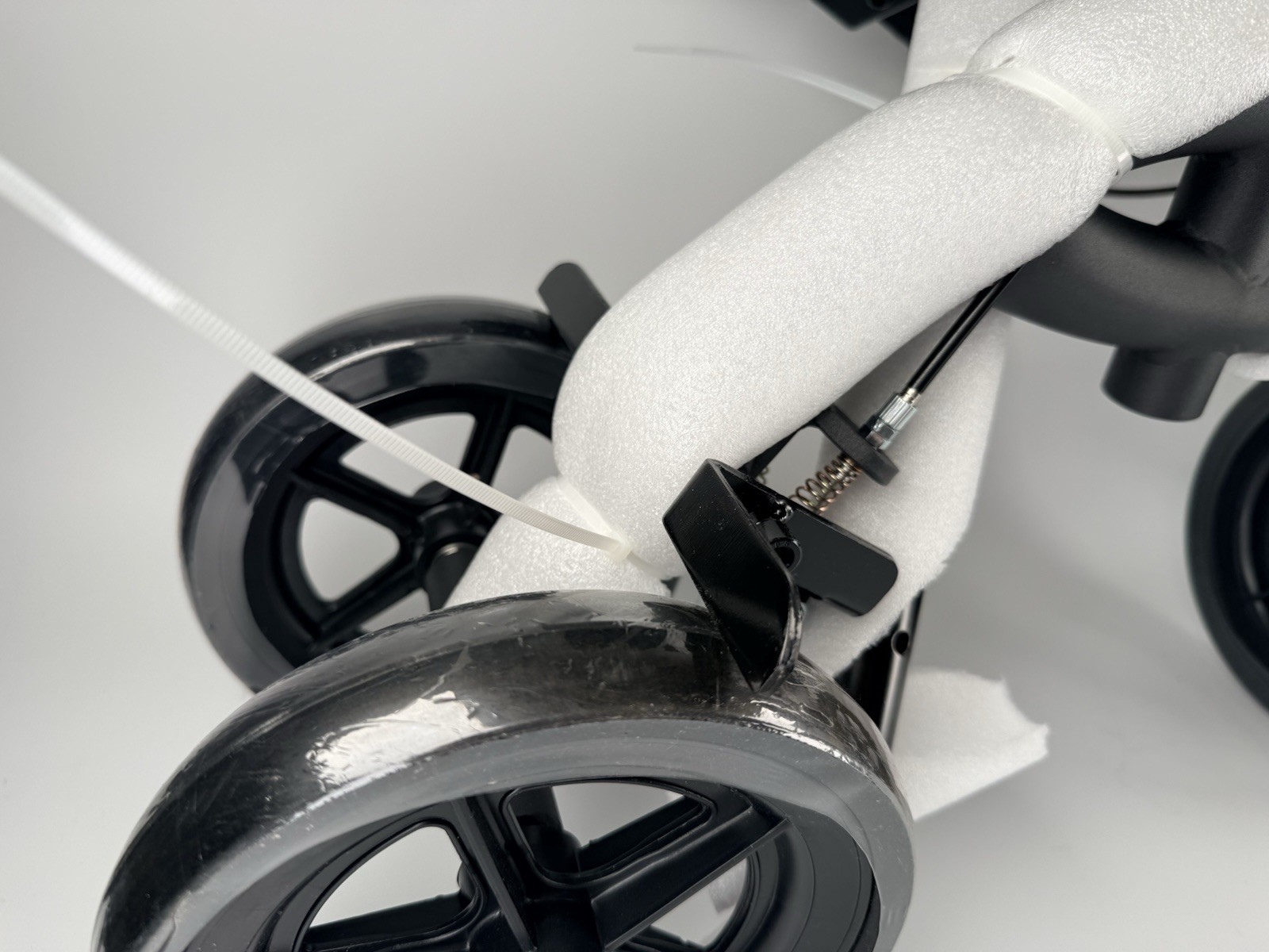 Knee Rover - Steerable Knee Scooter - Matt Black